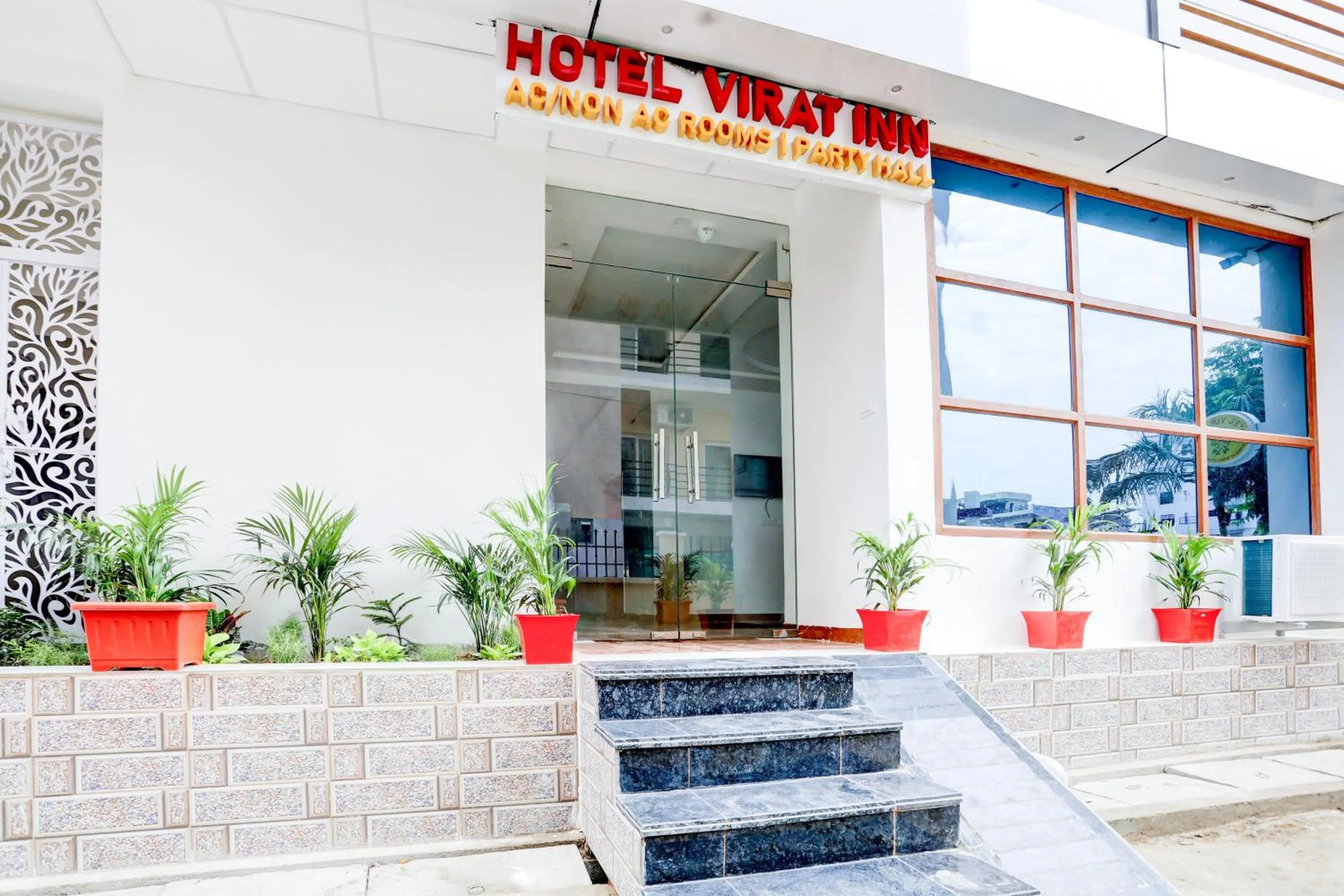 Facade/entrance in Hotel O by OYO Virat Inn