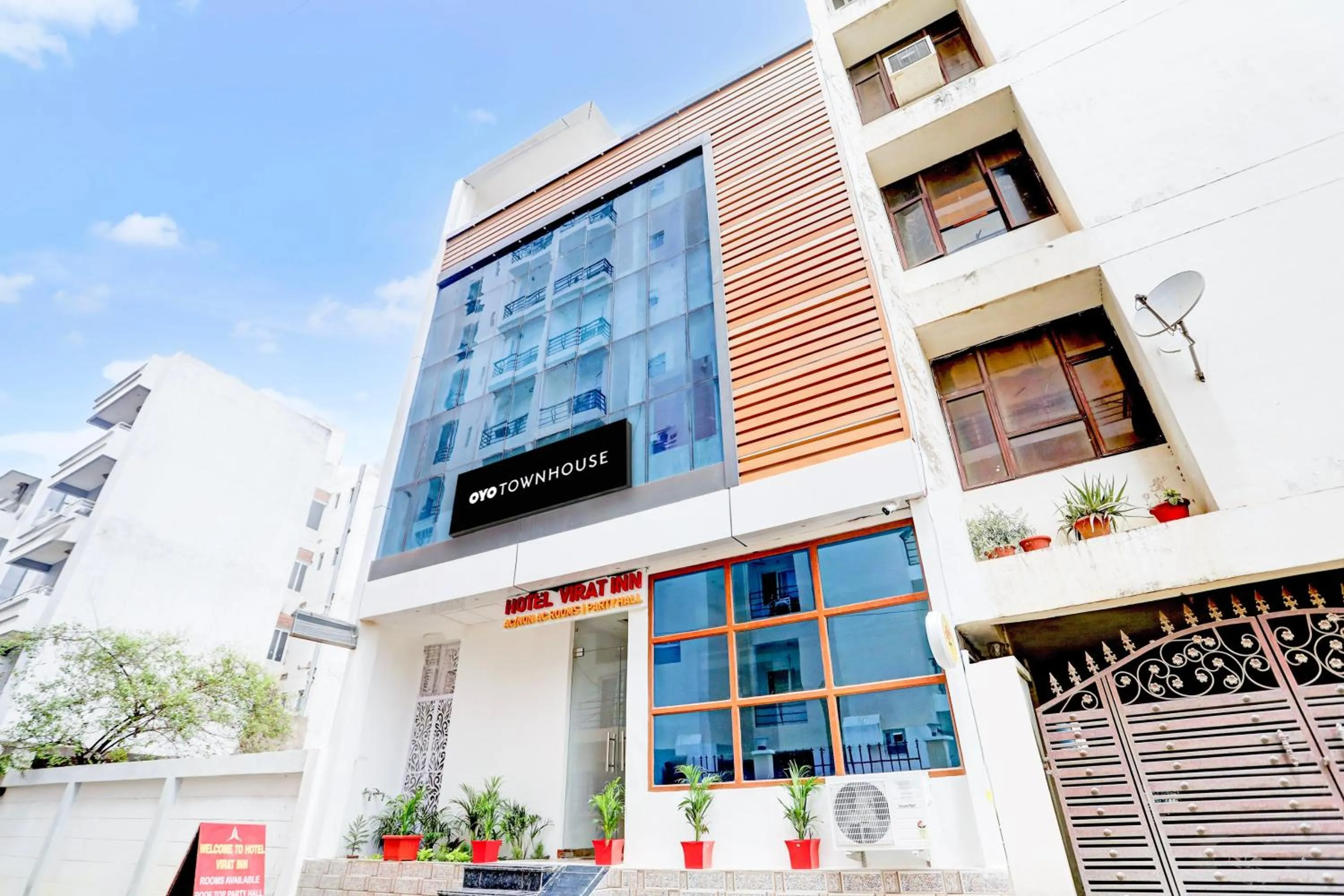 Facade/entrance in Hotel O by OYO Virat Inn