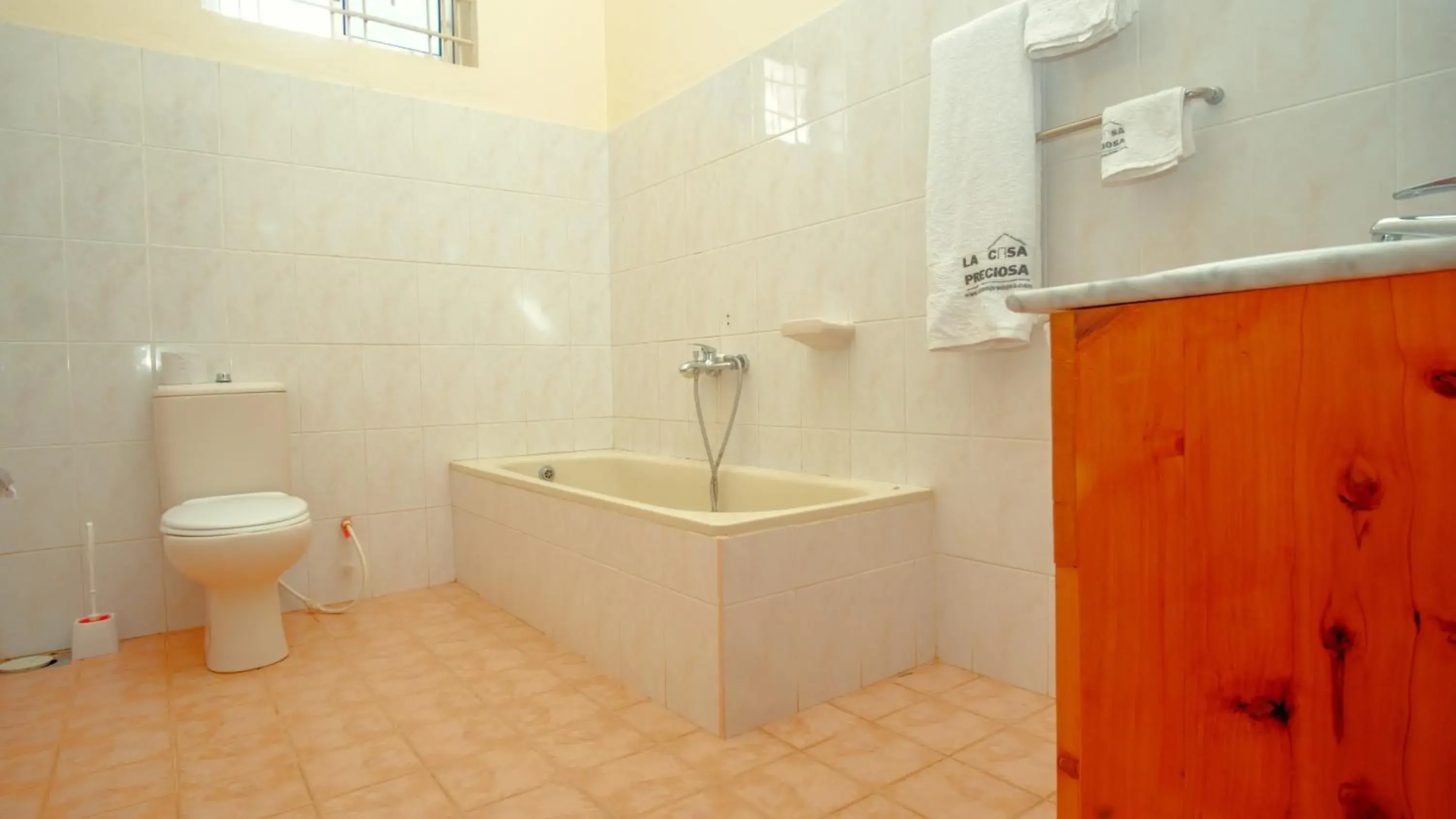 Queen Room - single occupancy in La Casa Preciosa in Tanga Queen Room - single occupancy in La Casa Preciosa in Tanga