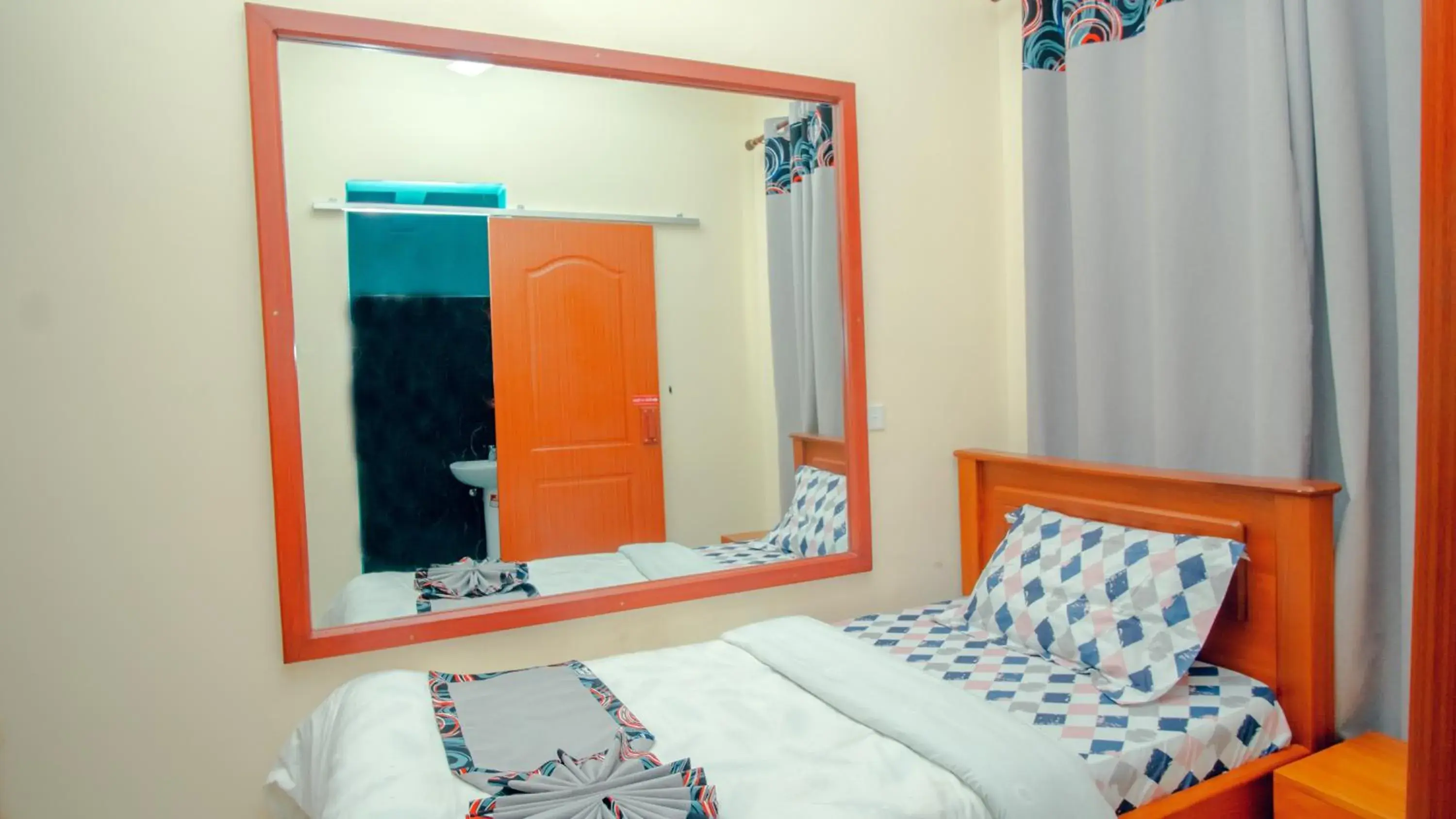 Single Room with Private Bathroom in La Casa Preciosa in Tanga Single Room with Private Bathroom in La Casa Preciosa in Tanga