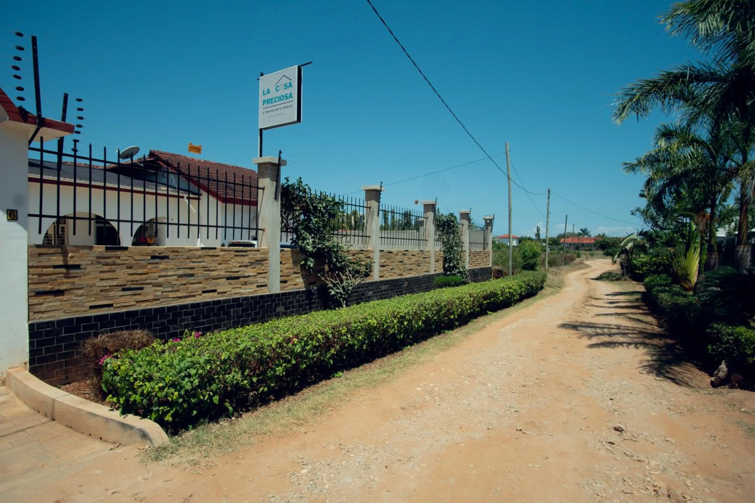 Neighbourhood in La Casa Preciosa in Tanga