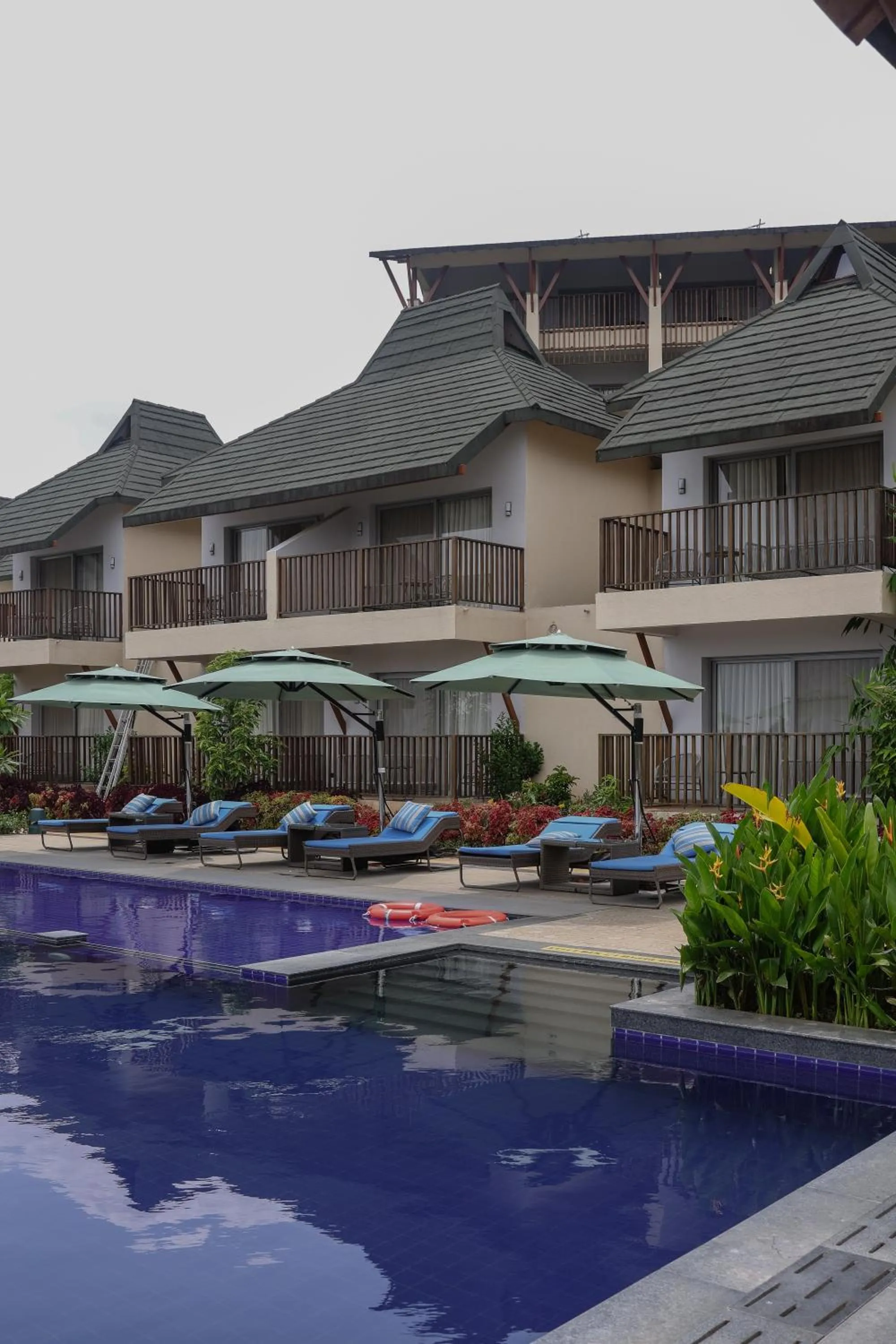 Swimming pool in Radisson Resort Hatgad Saputara