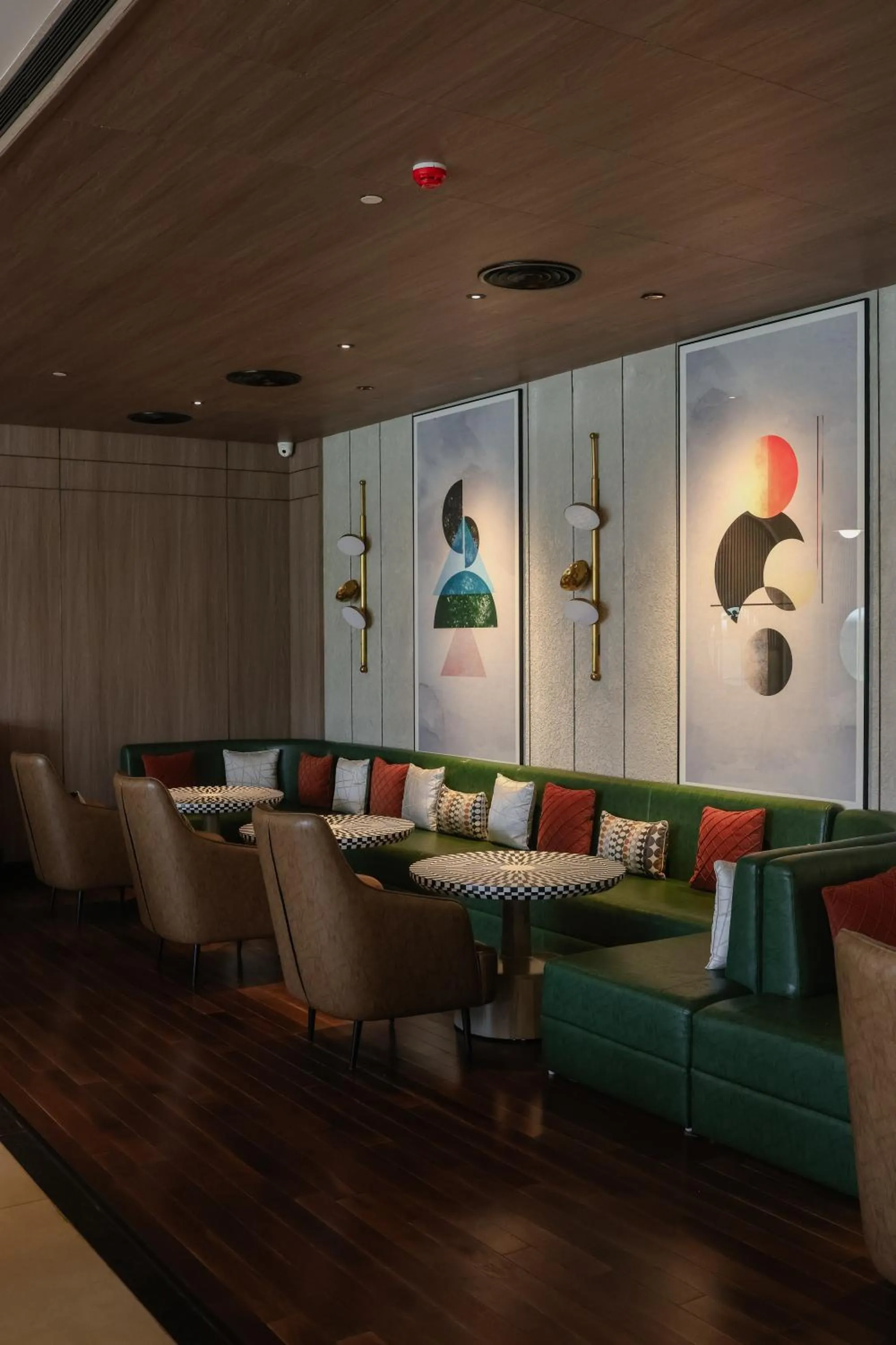 Lounge or bar in Radisson Resort Hatgad Saputara