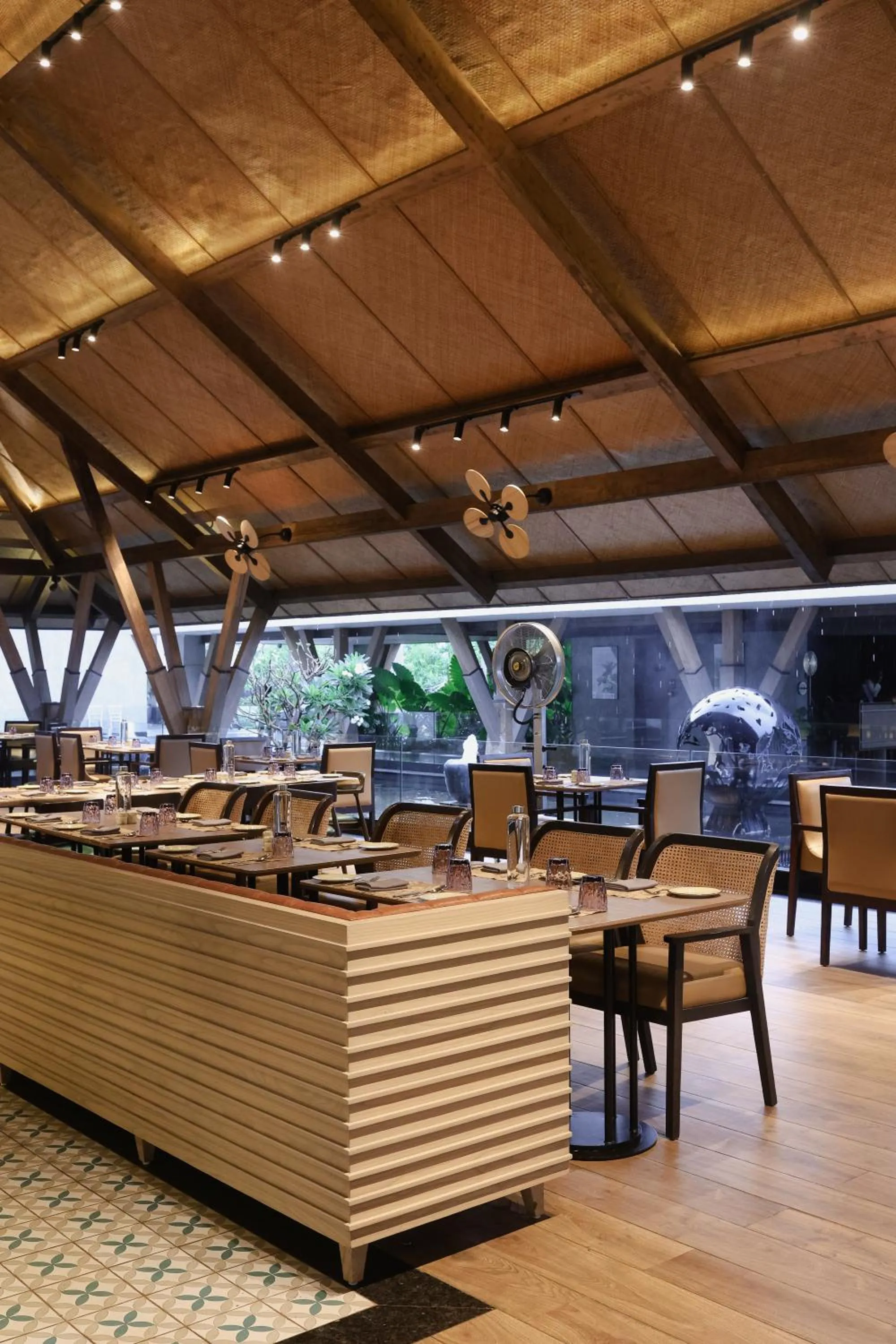 Restaurant/places to eat in Radisson Resort Hatgad Saputara