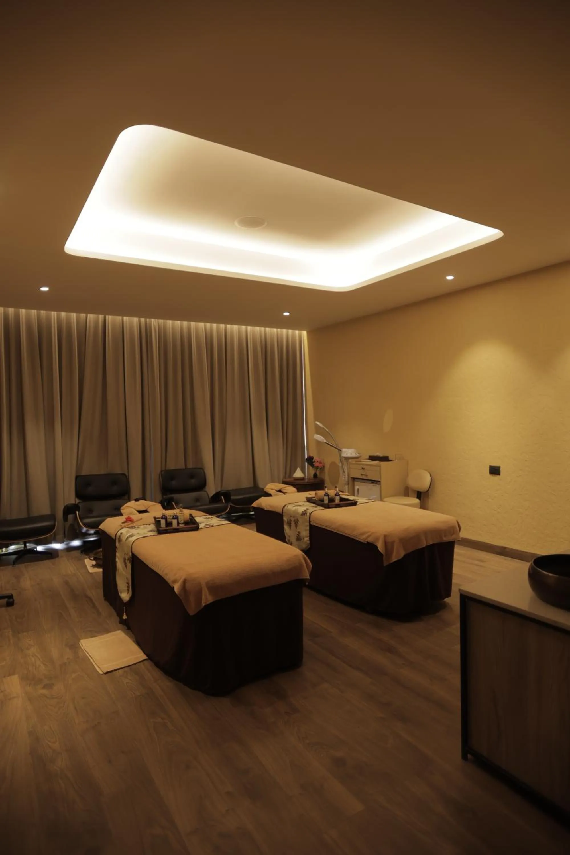 Spa and wellness centre/facilities, Bed in Radisson Resort Hatgad Saputara
