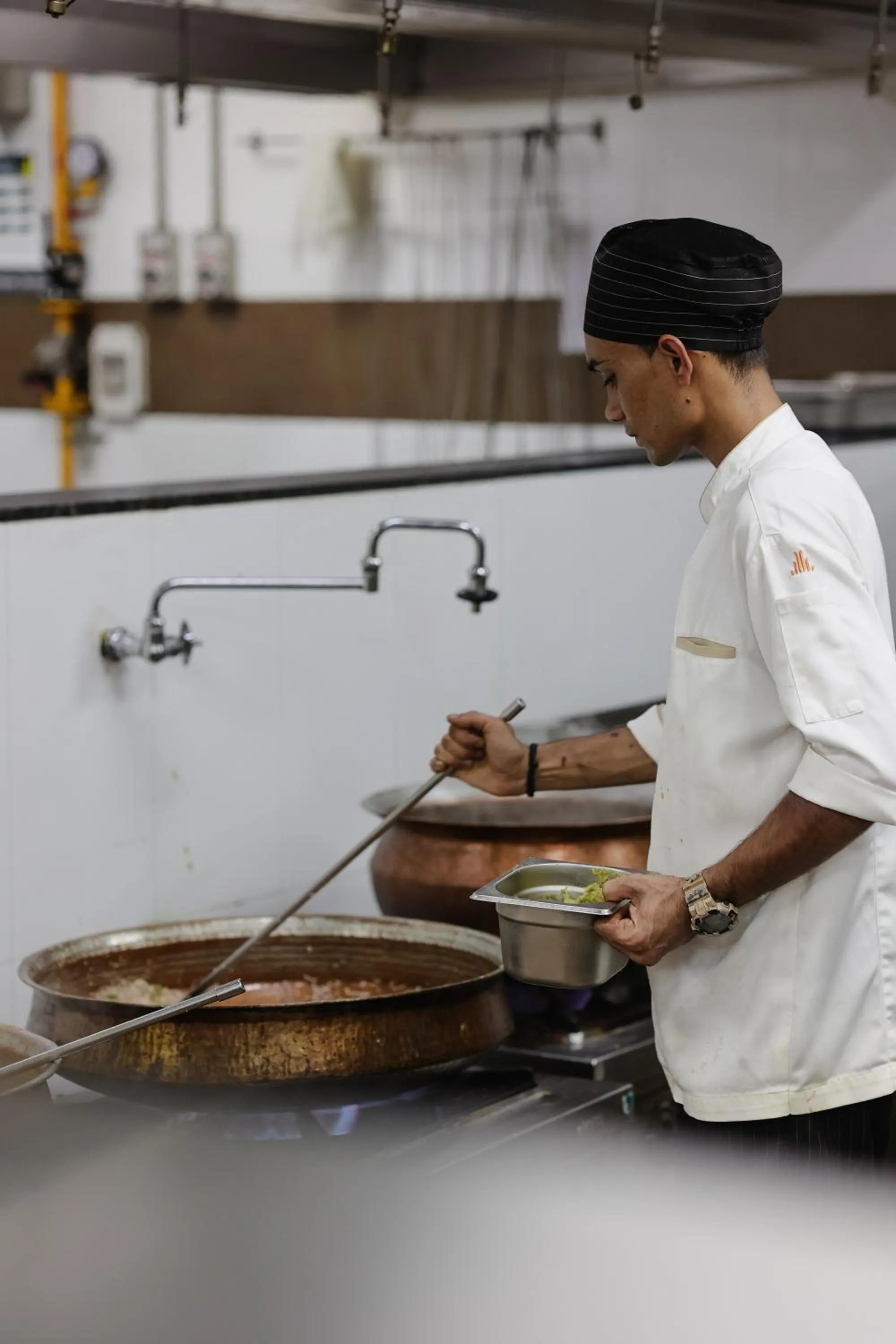 Kitchen or kitchenette in Radisson Resort Hatgad Saputara