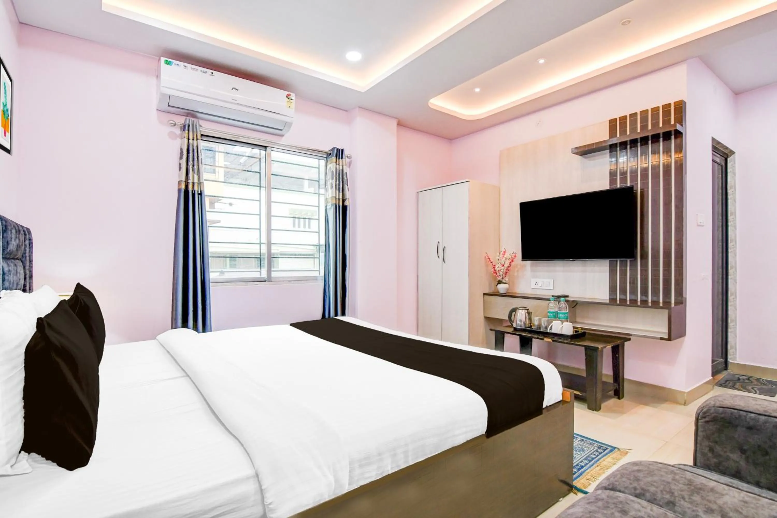 Bedroom, Bed in Collection O SF Road Siliguri Formerly Jyoti Hotel