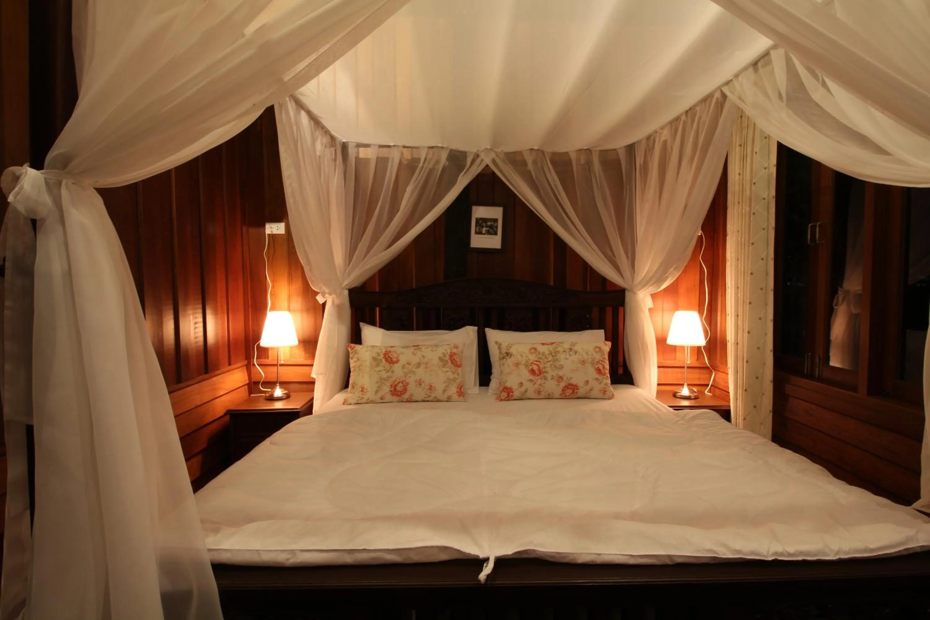 Bed in Baan Luang Rajamaitri Historic Inn