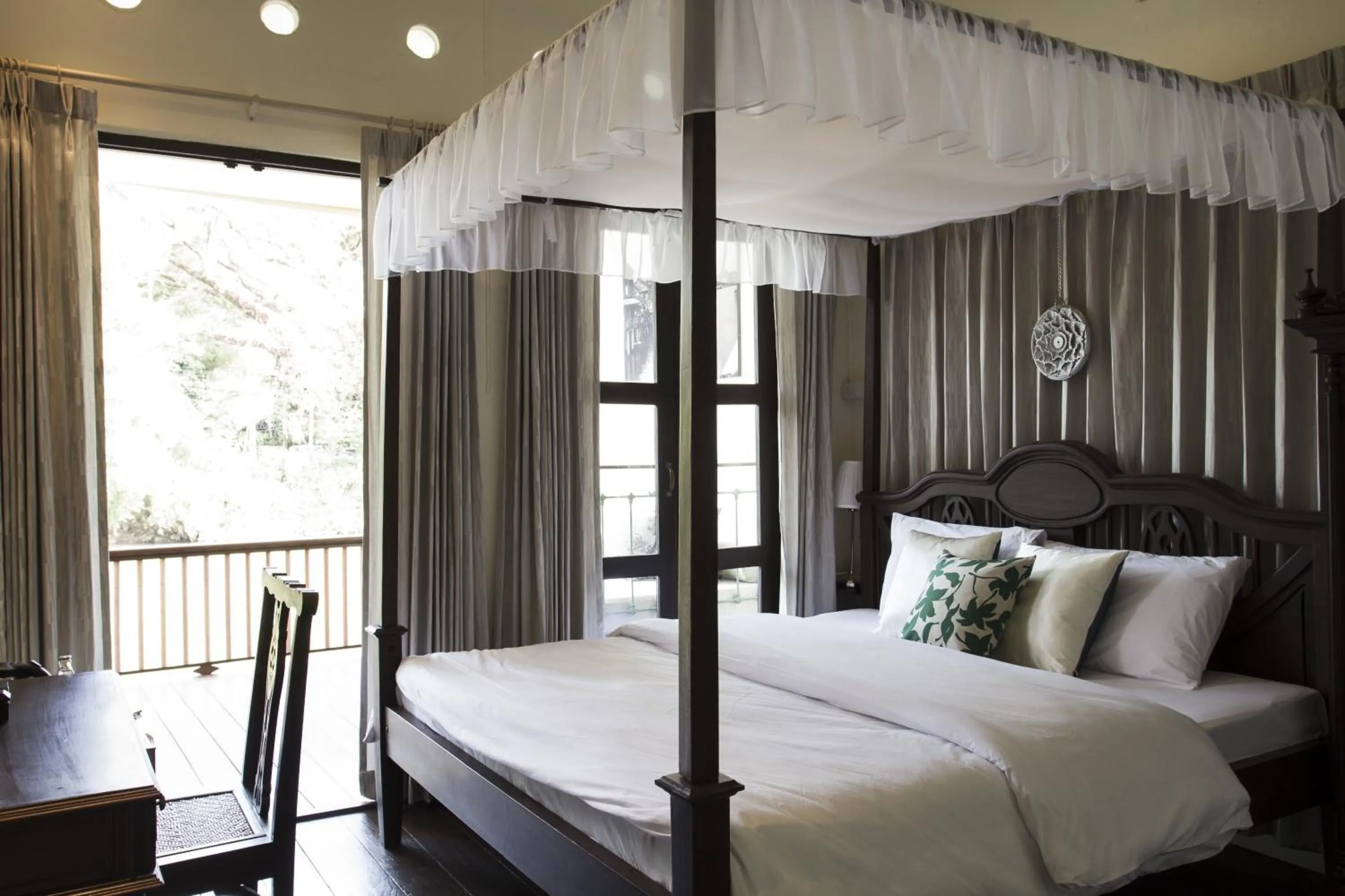 Bed in Baan Luang Rajamaitri Historic Inn