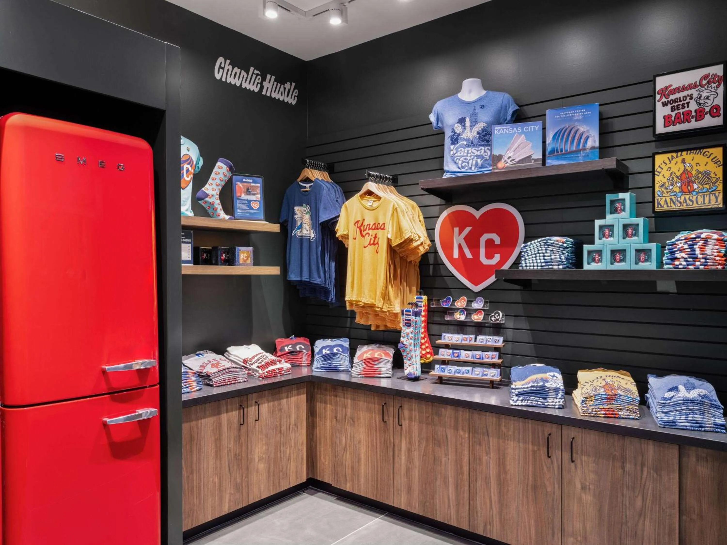 On-site shops in Origin Kansas City Riverfront, a Wyndham Hotel