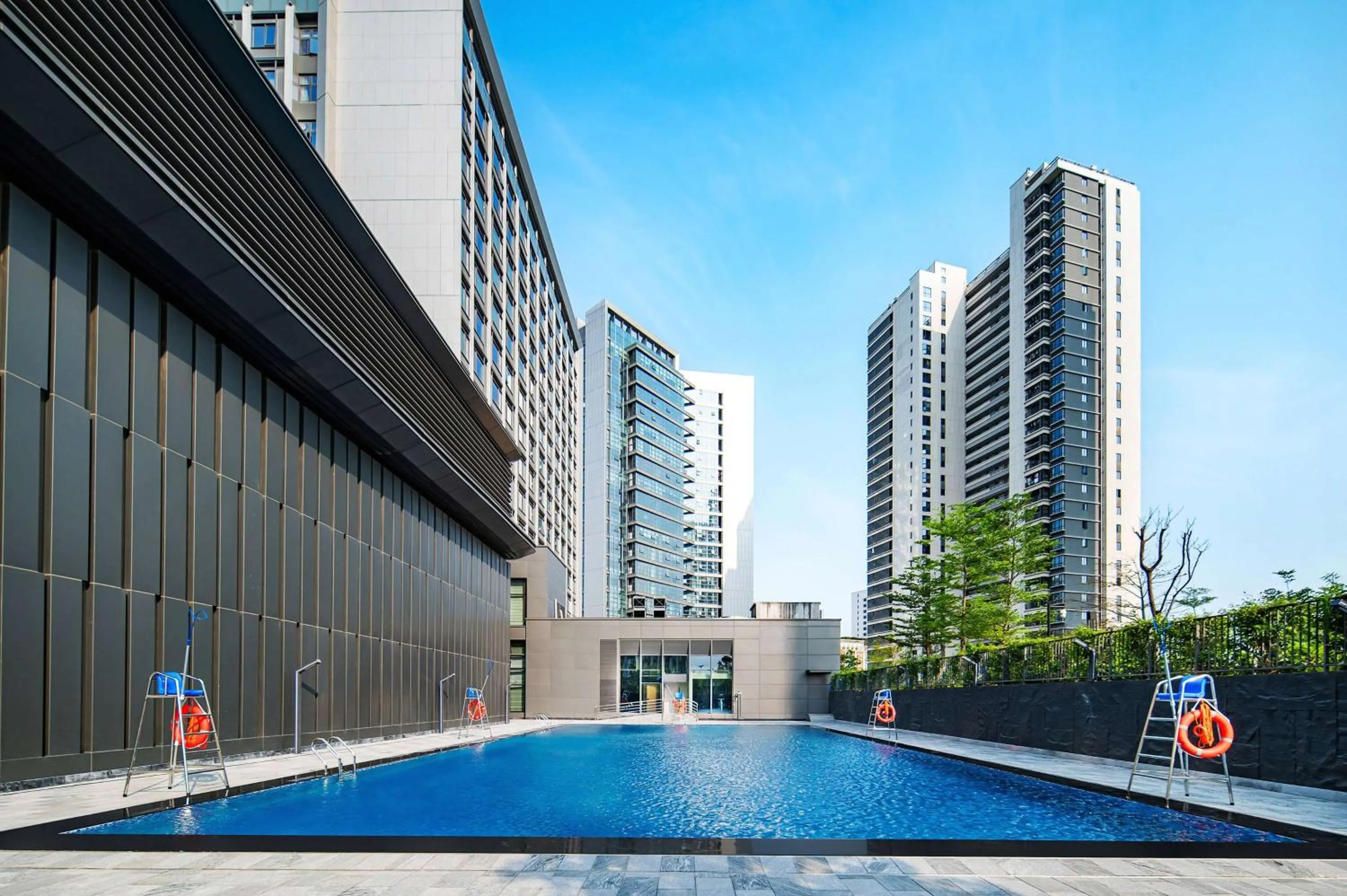 Pool view in Howard Johnson Royal Hotel Shenzhen