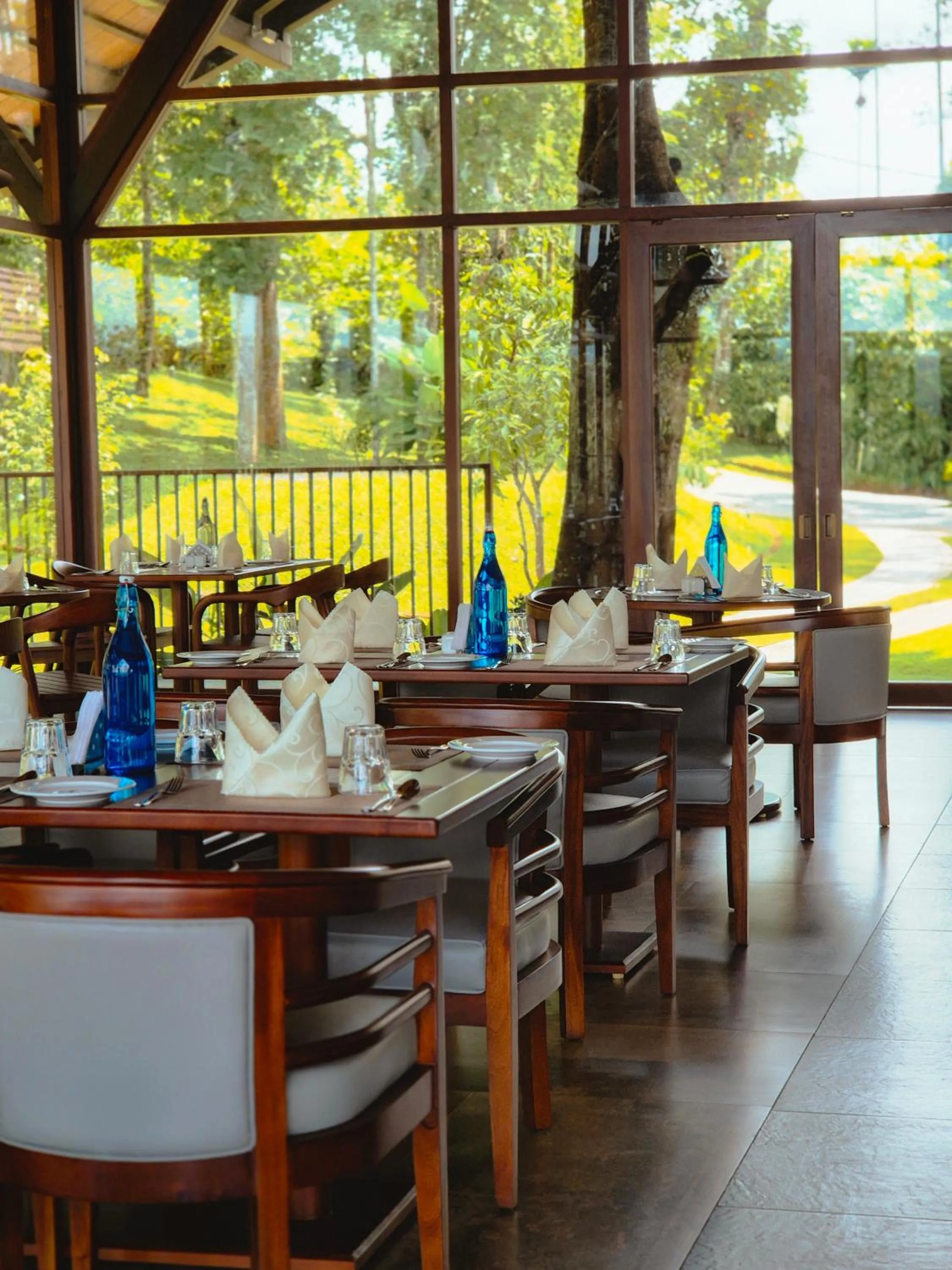 Food and drinks in Sterling Lontano Waterfront Wayanad