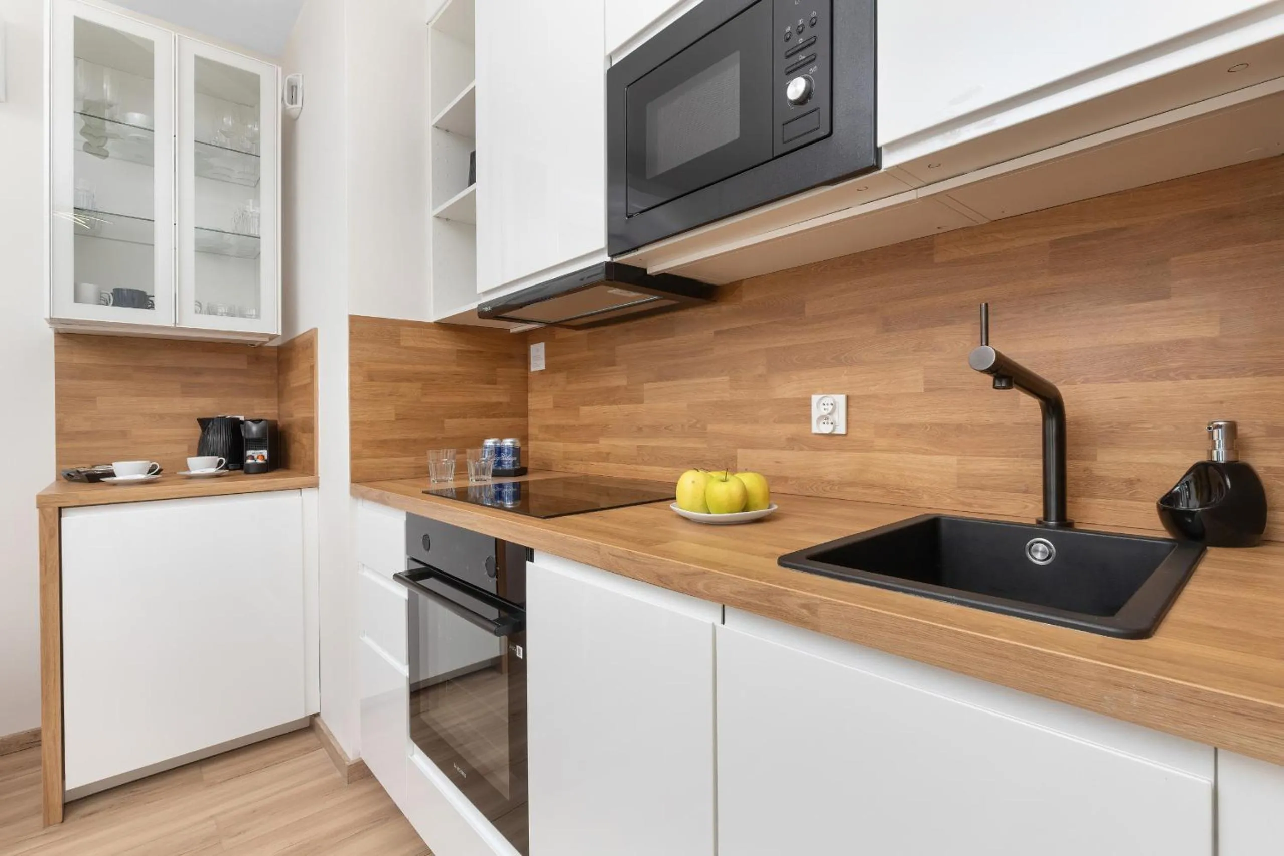 Kitchen or kitchenette in Nowoczesny Apartament z Parkingiem Nowa Letnica Gdańsk by Renters Prestige