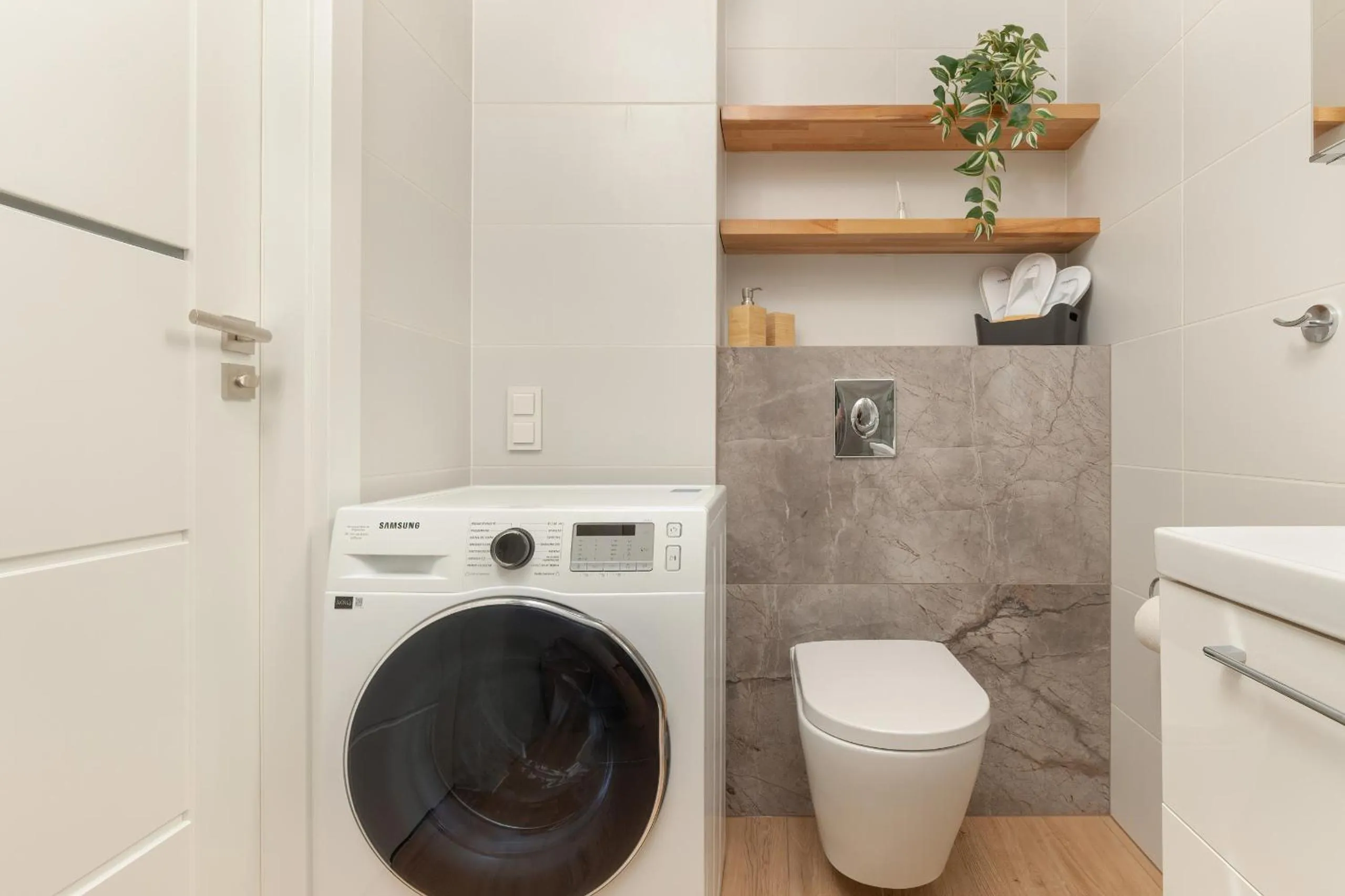 Bathroom in Nowoczesny Apartament z Parkingiem Nowa Letnica Gdańsk by Renters Prestige