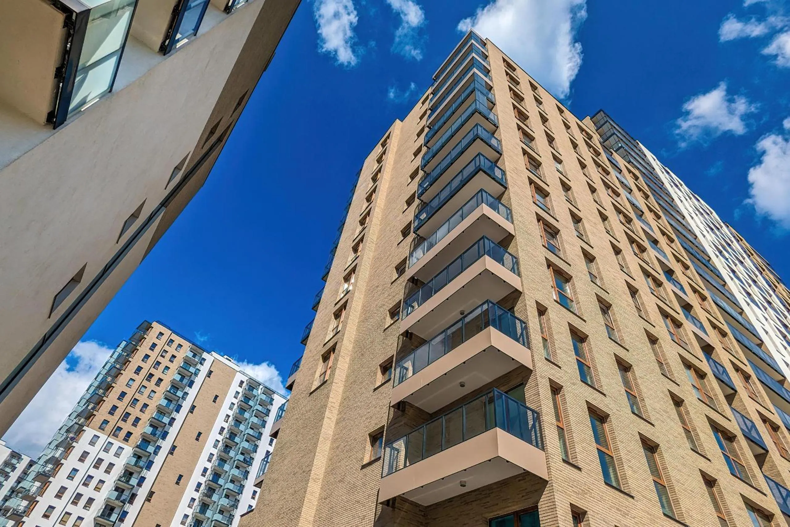Property building in Nowoczesny Apartament z Parkingiem Nowa Letnica Gdańsk by Renters Prestige
