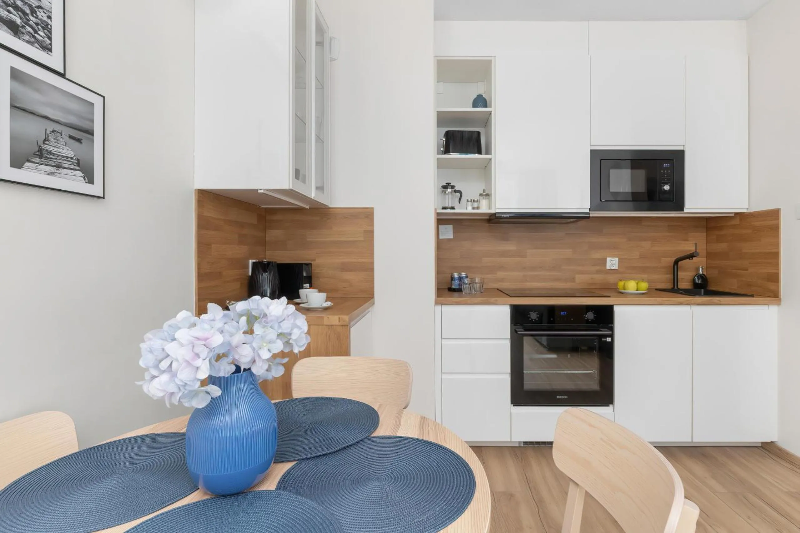 Kitchen or kitchenette in Nowoczesny Apartament z Parkingiem Nowa Letnica Gdańsk by Renters Prestige