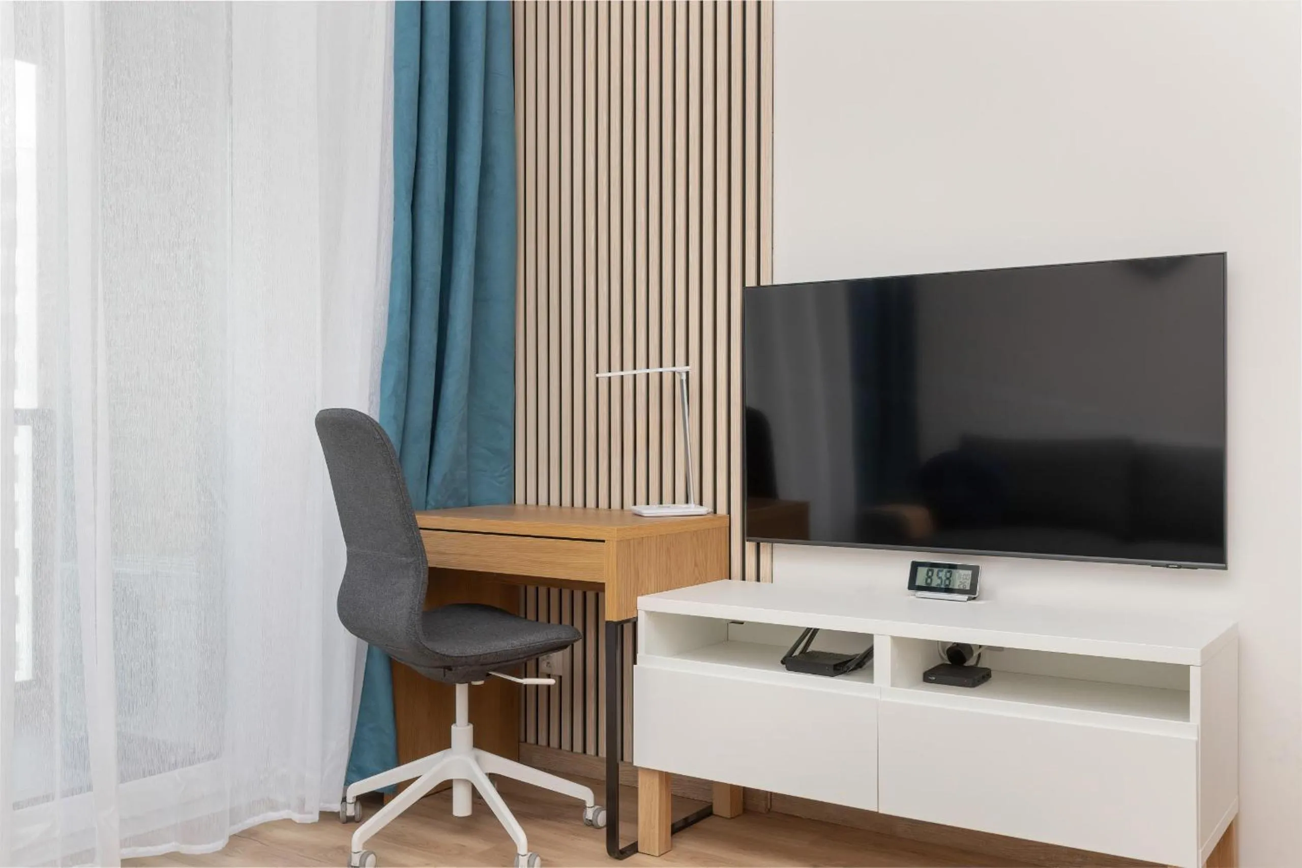 Communal lounge/ TV room in Nowoczesny Apartament z Parkingiem Nowa Letnica Gdańsk by Renters Prestige