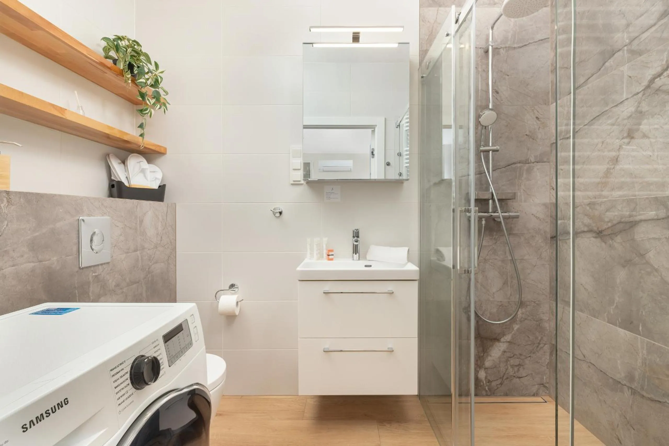 Bathroom in Nowoczesny Apartament z Parkingiem Nowa Letnica Gdańsk by Renters Prestige