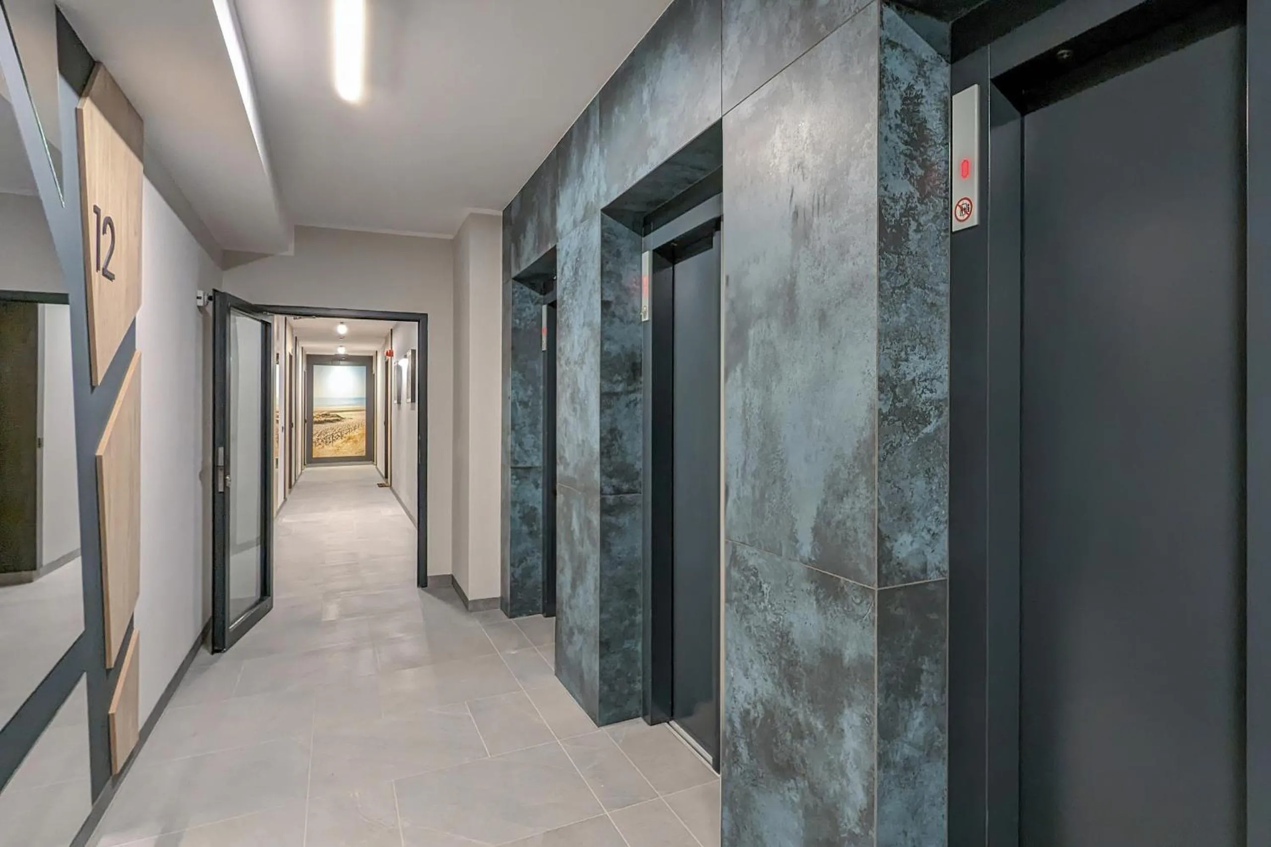 elevator in Nowoczesny Apartament z Parkingiem Nowa Letnica Gdańsk by Renters Prestige