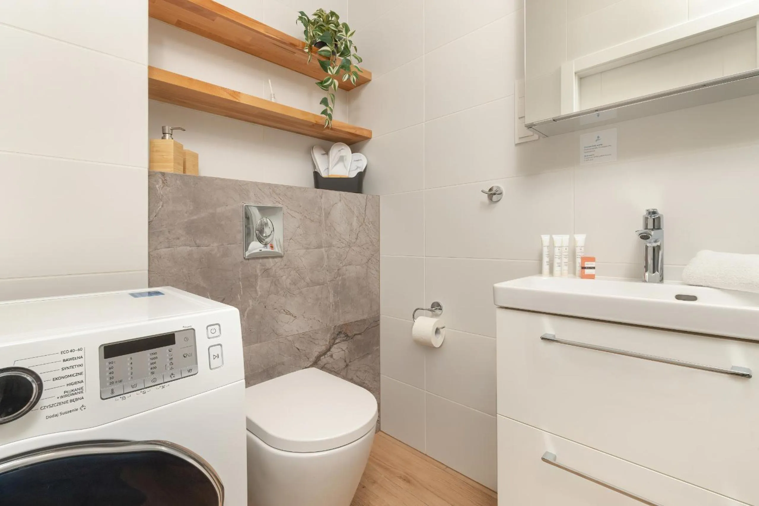 Bathroom in Nowoczesny Apartament z Parkingiem Nowa Letnica Gdańsk by Renters Prestige