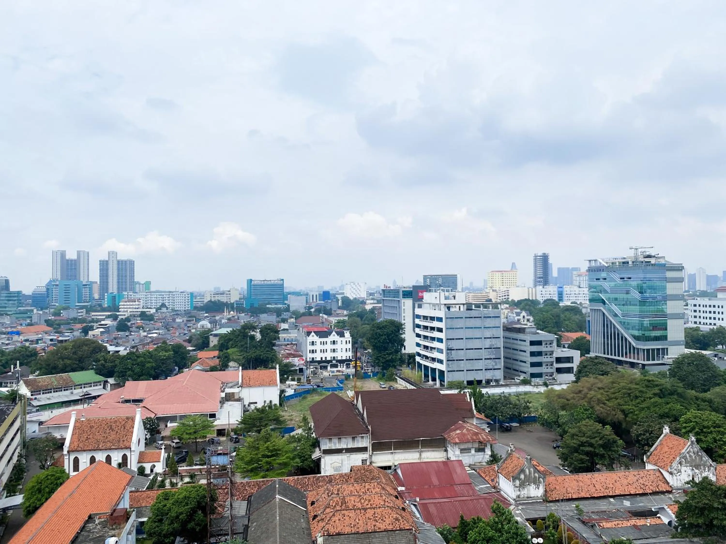 Lovely Studio Menteng Park Apartment By Travelio