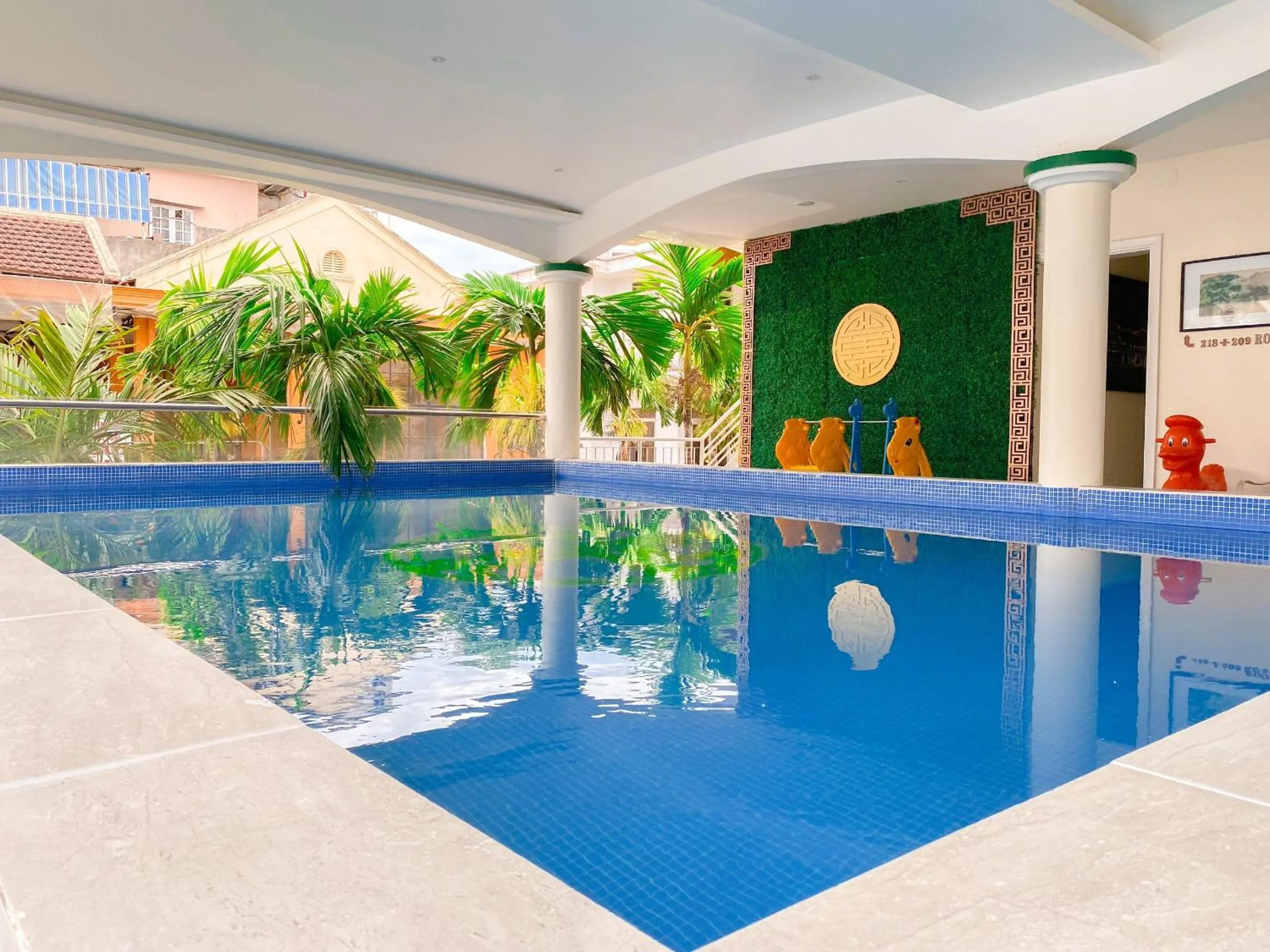 Swimming pool in Thanh Lich Hue Hotel
