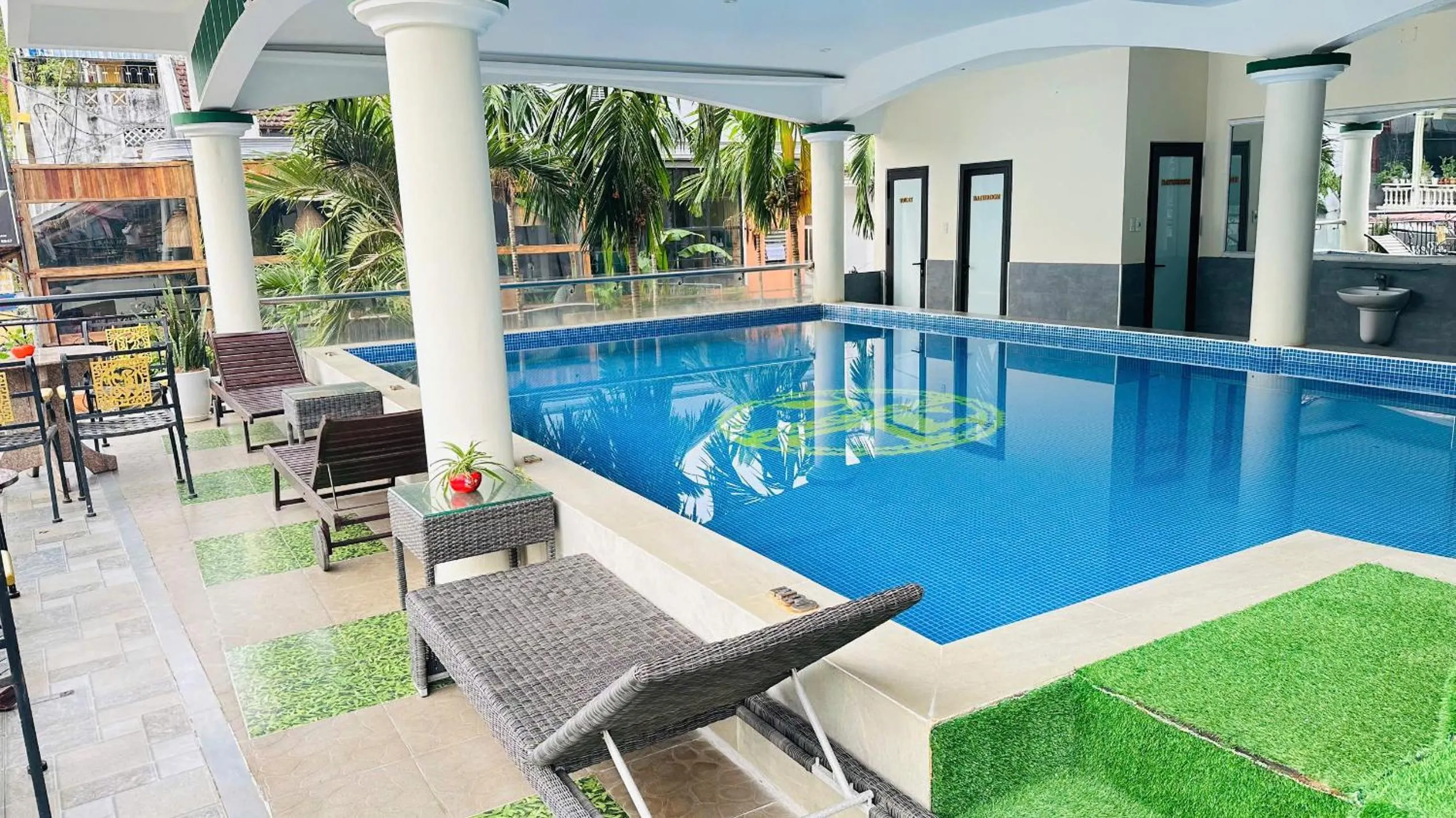 Pool view in Thanh Lich Hue Hotel