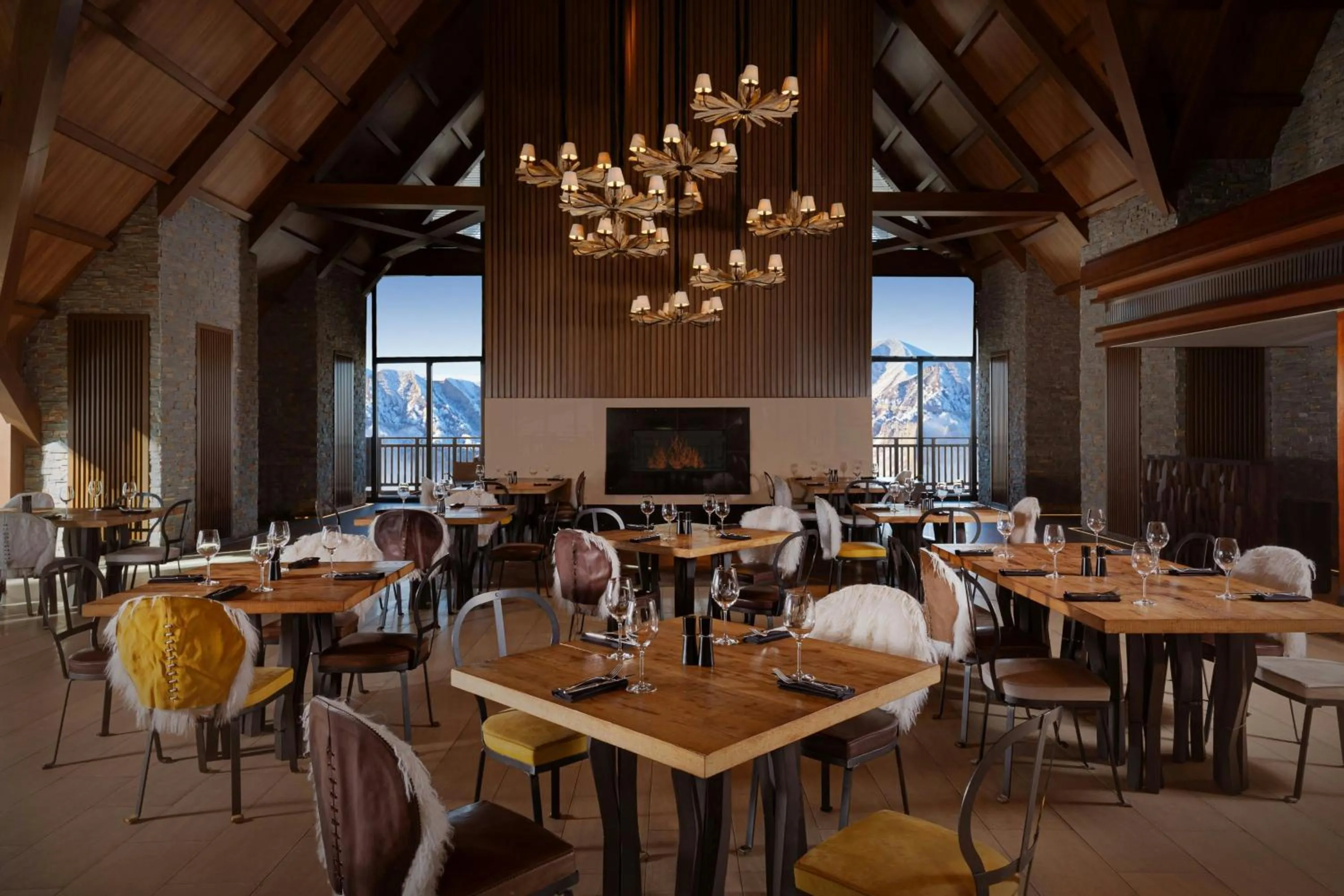 Lounge or bar in Park Chalet, Shahdag, Autograph Collection