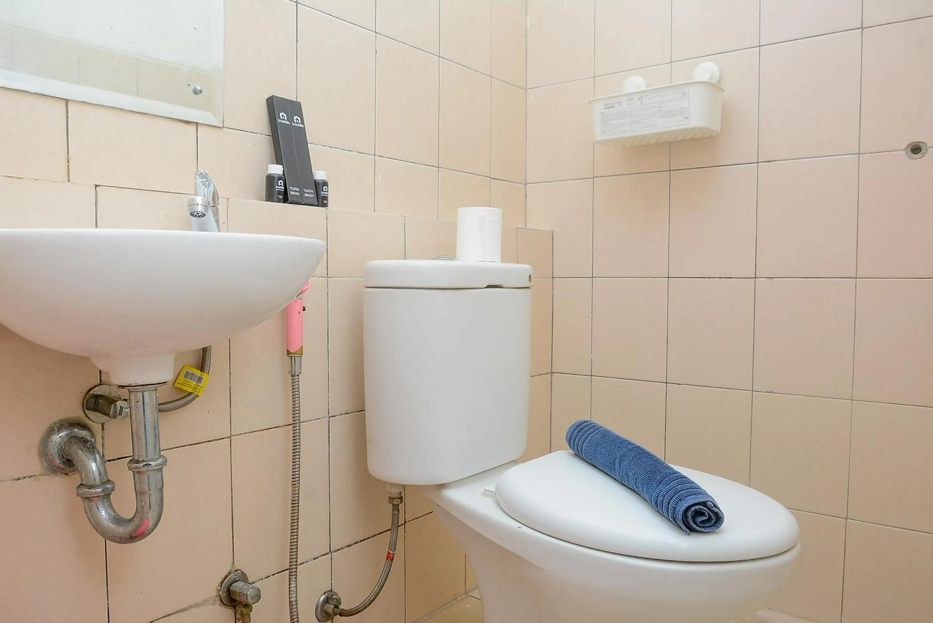 Bathroom in Homey Studio Pakubuwono Terrace Apartment By Travelio