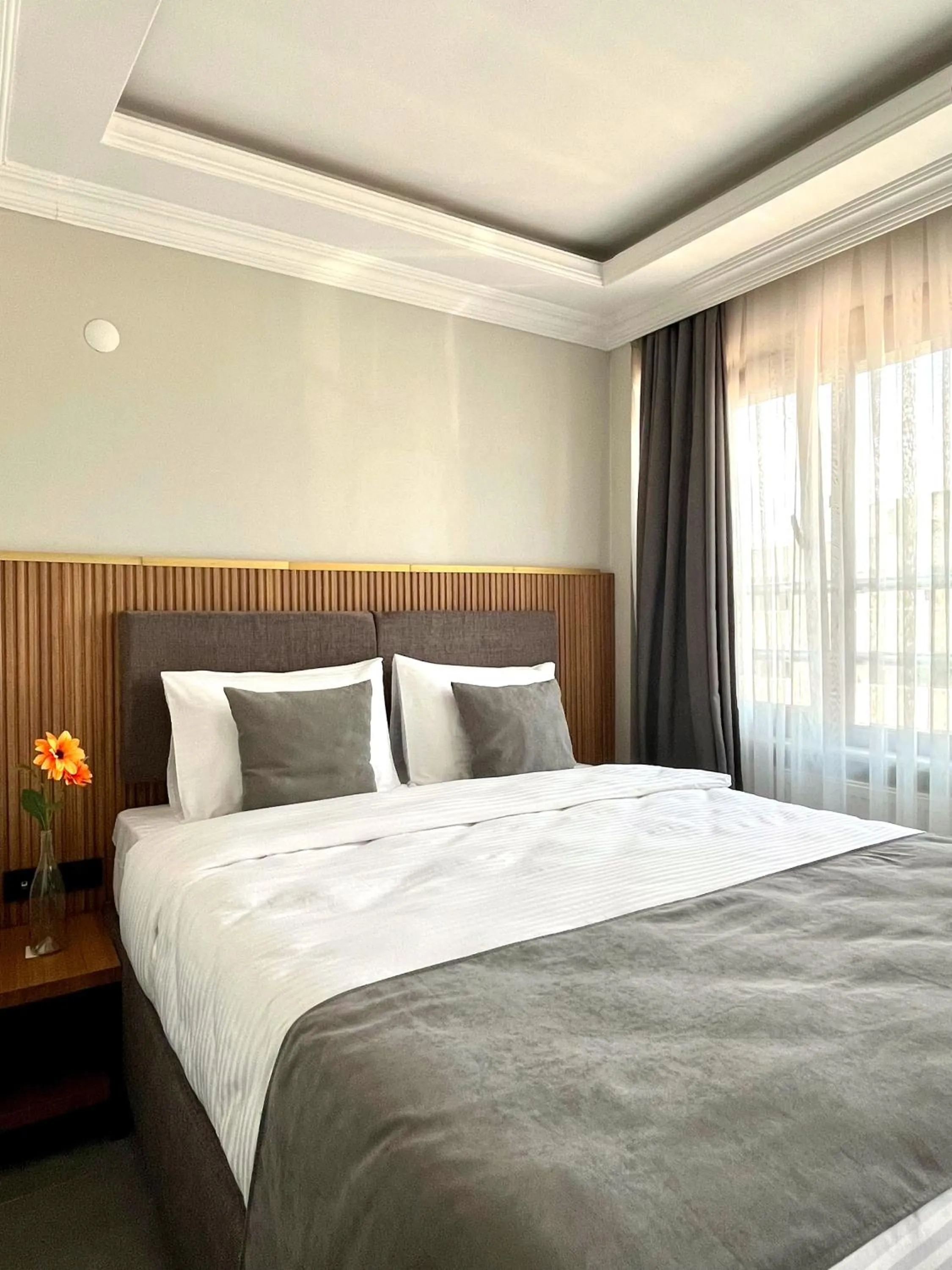 Photo of the whole room, Bed in Vera Taksim Hotel