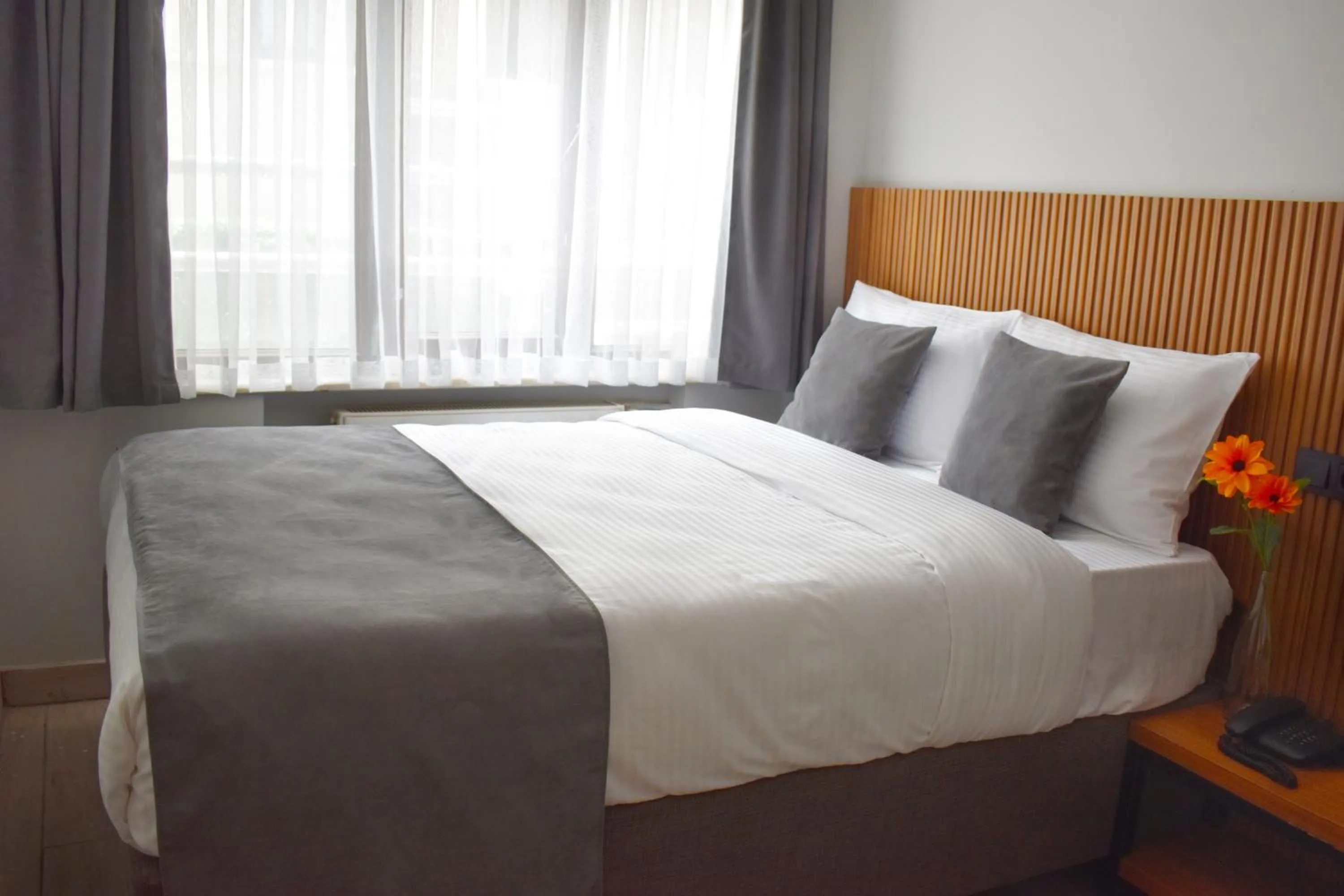 Photo of the whole room, Bed in Vera Taksim Hotel