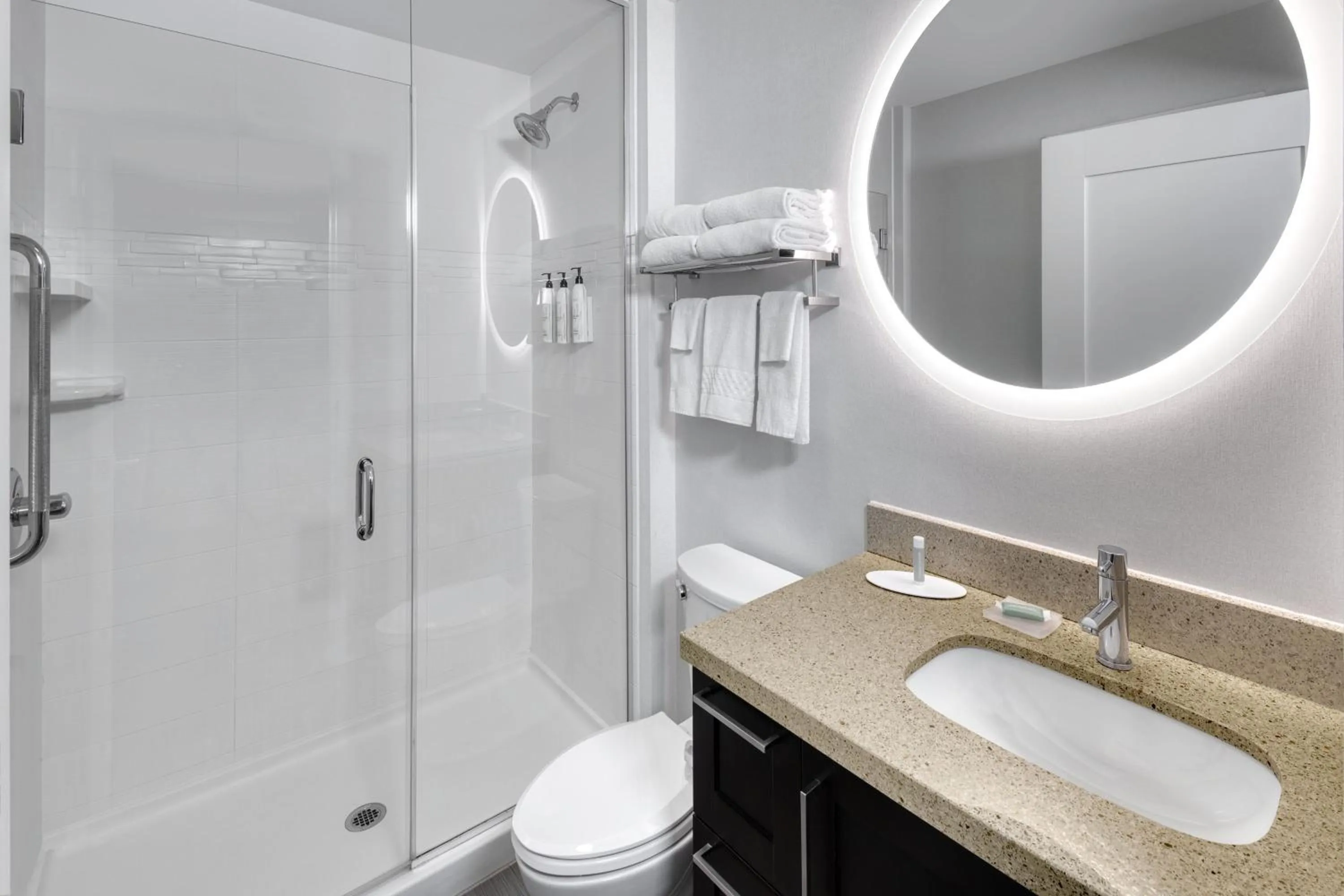 Bathroom in TownePlace Suites by Marriott Belleville