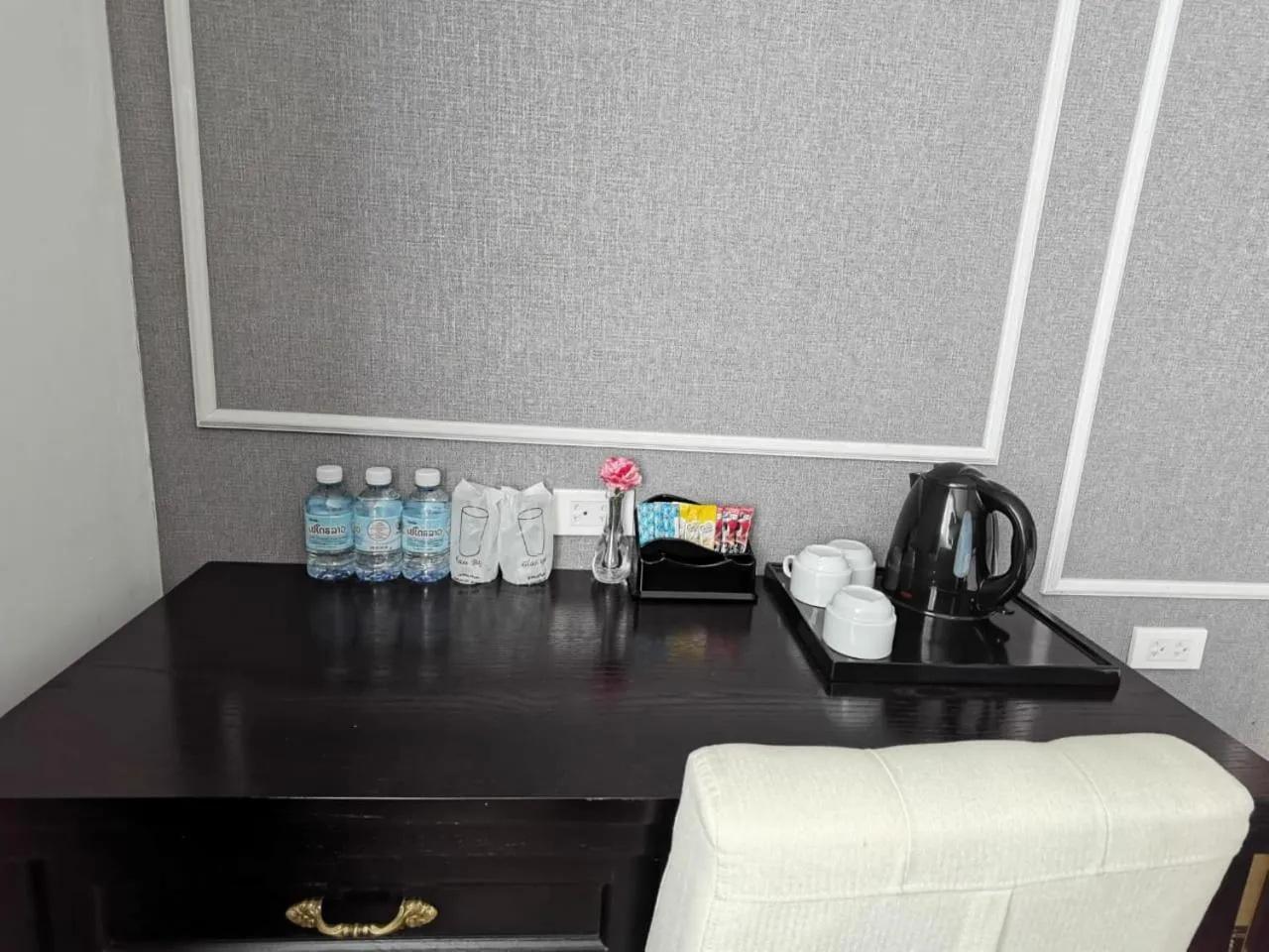 Coffee/tea facilities in Aaron Hotel