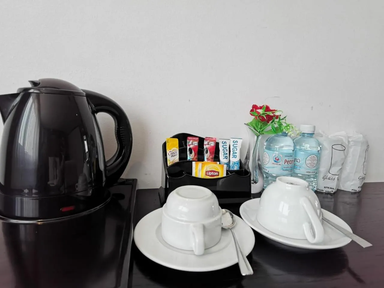 Coffee/tea facilities in Aaron Hotel