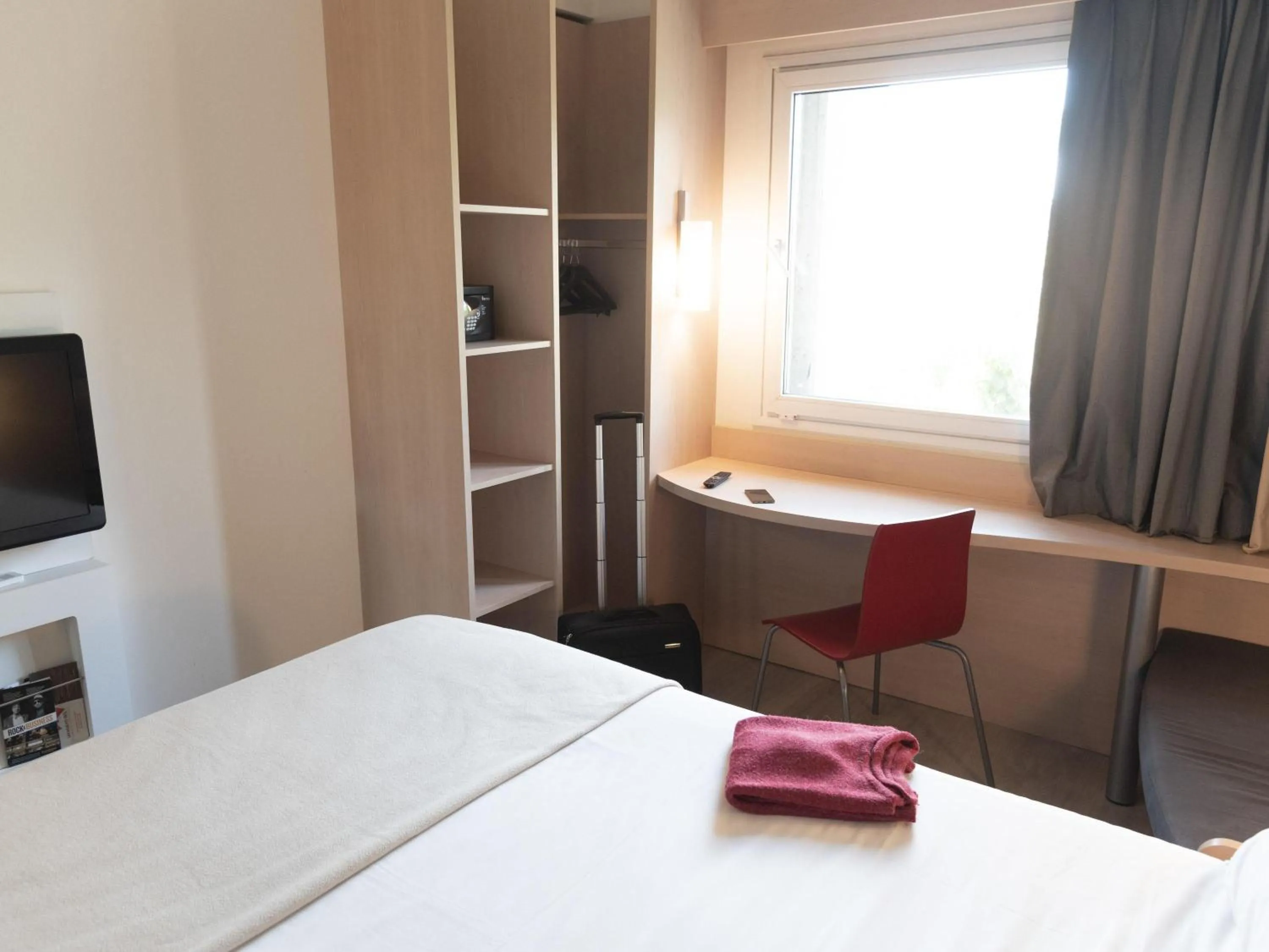 Bedroom, Bed in ibis Pilar