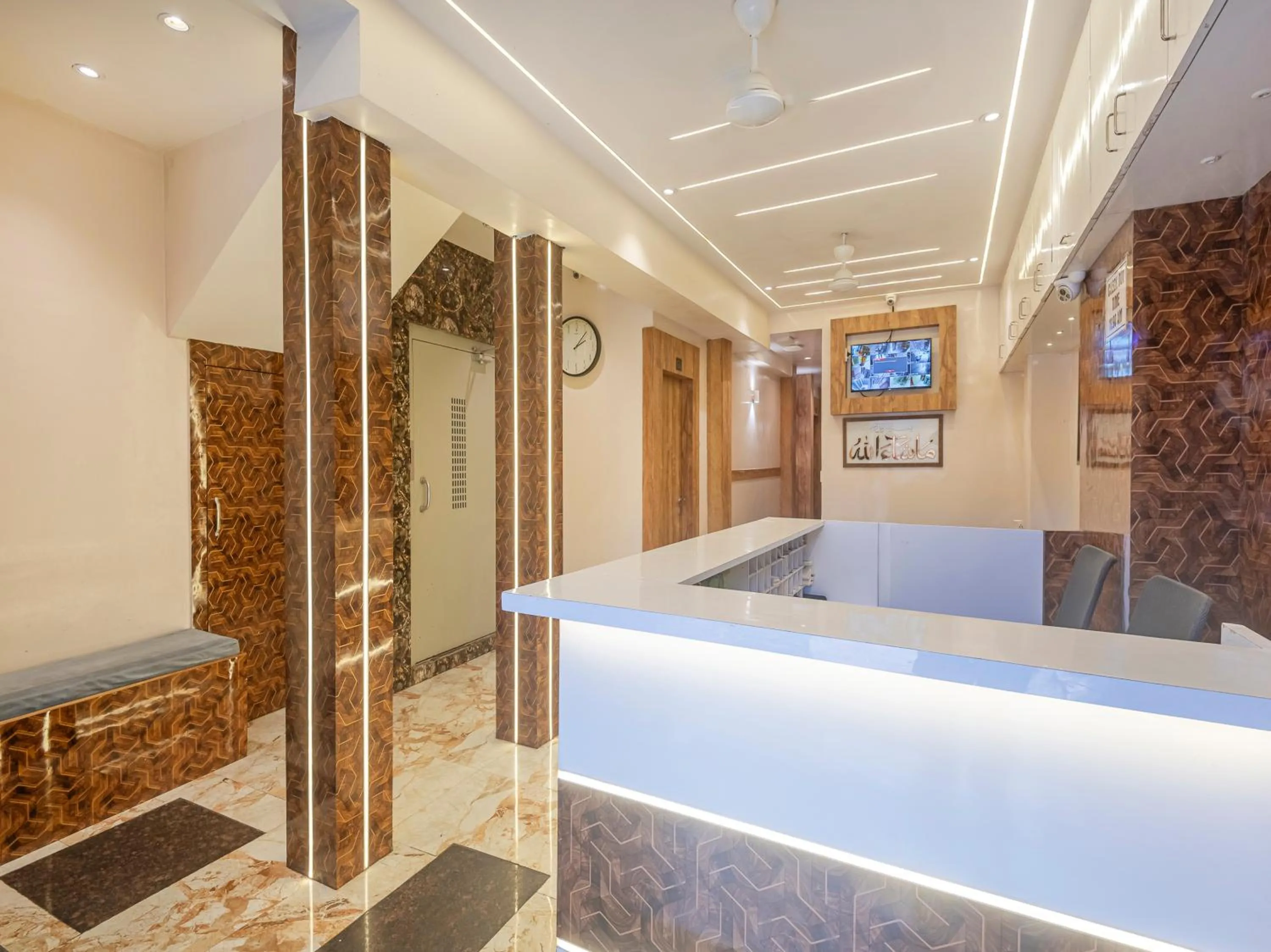 Lobby or reception, Bed in Hotel Al Madina palace