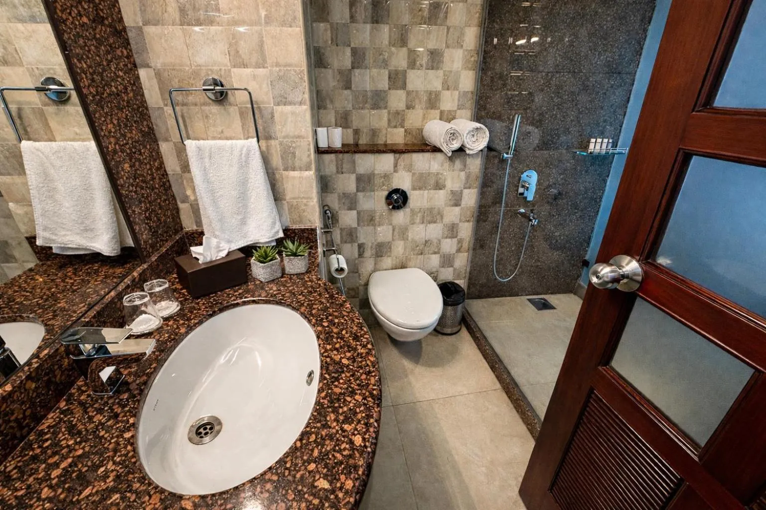 Shower in Praia Da Oura Boutique Resort ,Goa