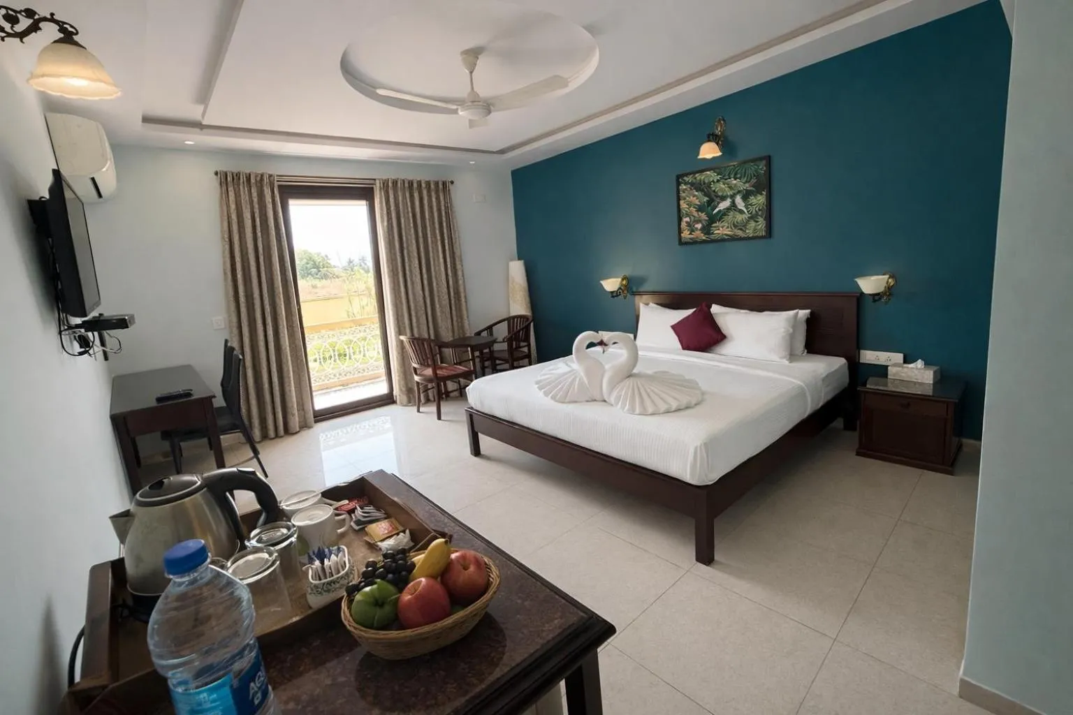 Photo of the whole room, Bed in Praia Da Oura Boutique Resort ,Goa