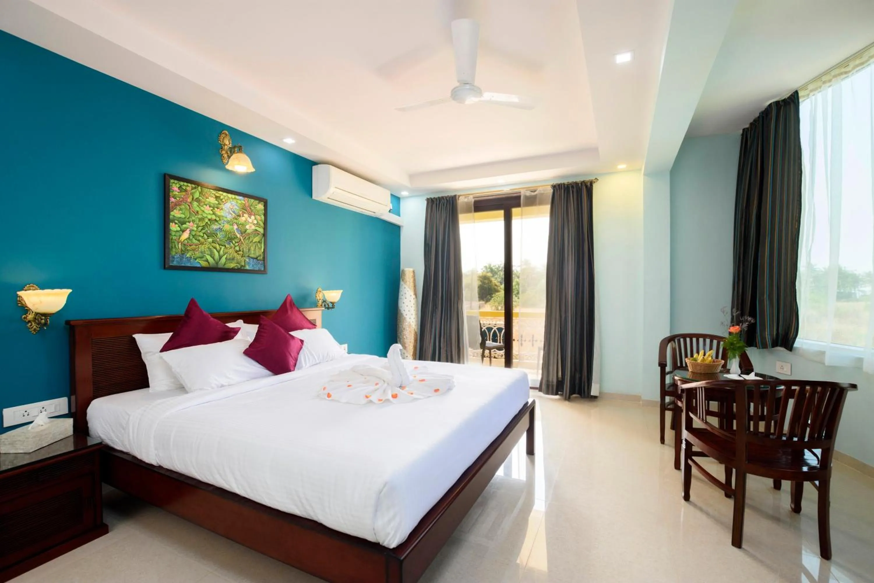 Decorative detail, Bed in Praia Da Oura - Boutique Resort