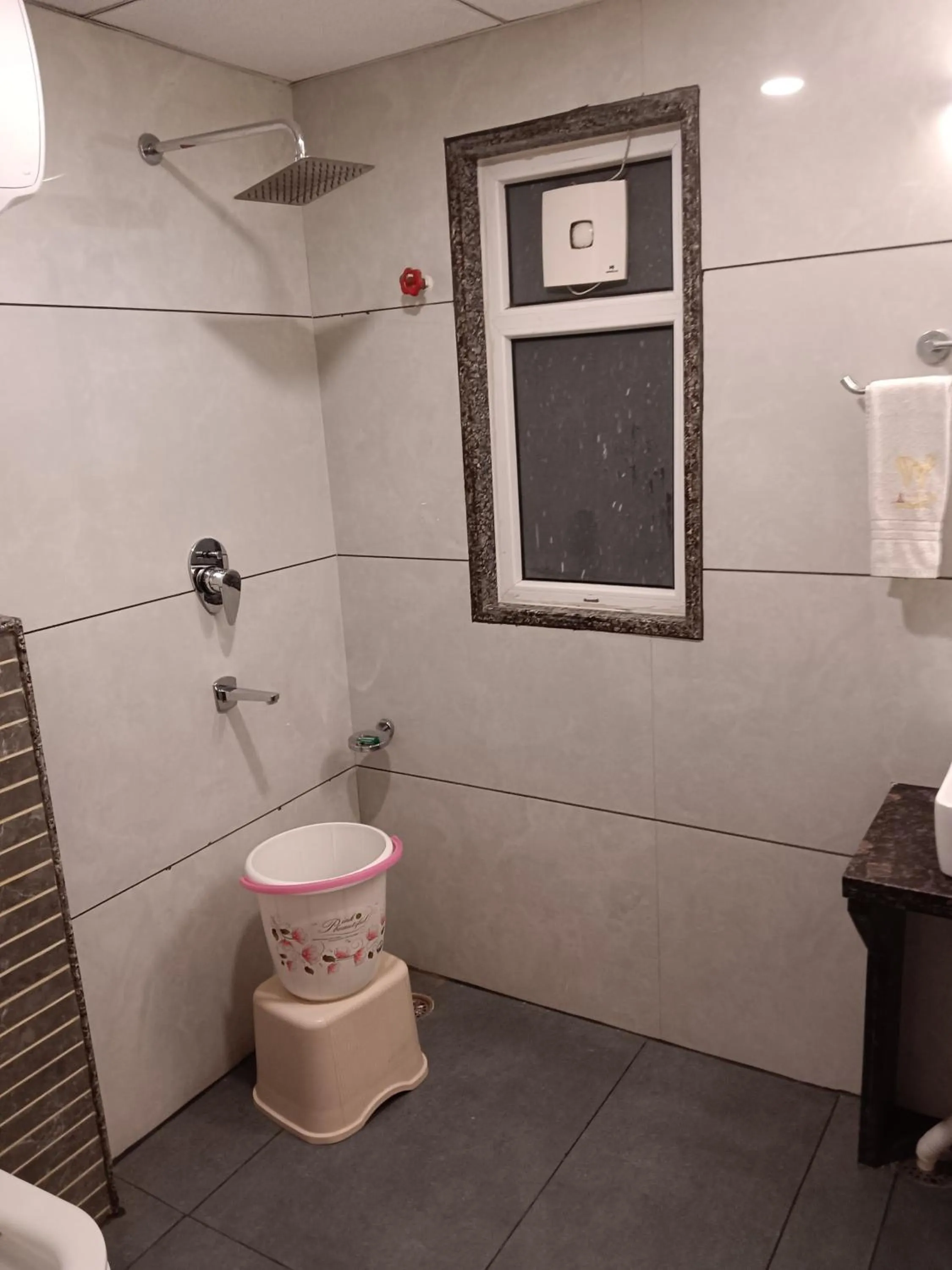 Toilet in Vacanza by Westay Luxury Home