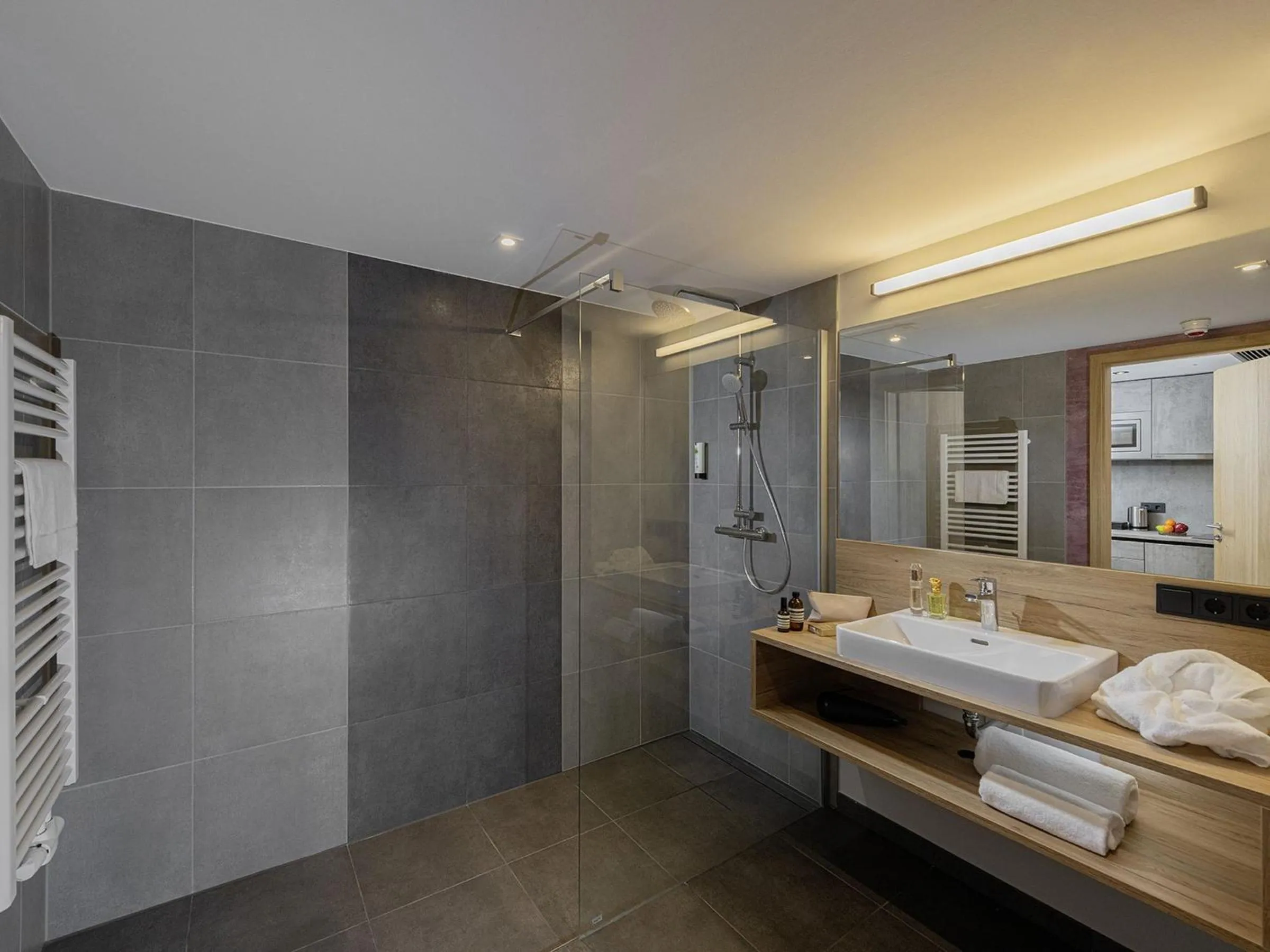 Shower in Adoro Aparthotel