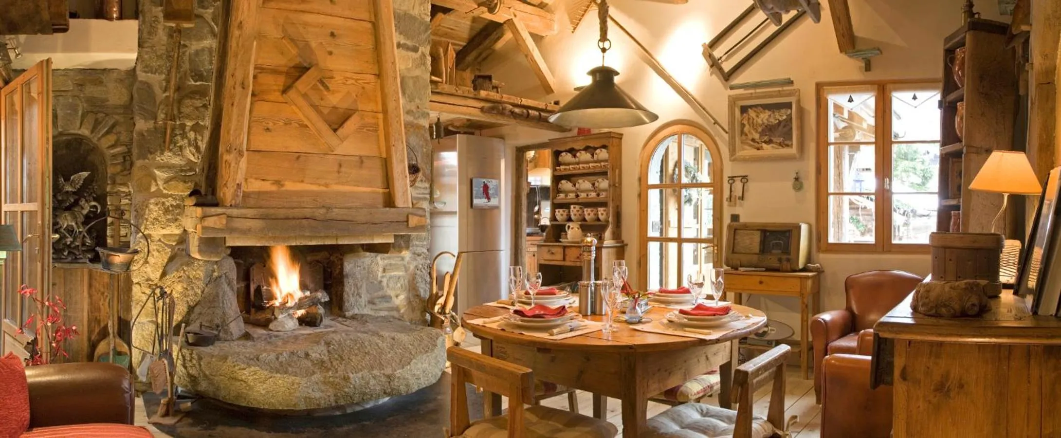 Living room in Hôtel Les Chalets de Philippe avec Jacuzzis Privatifs