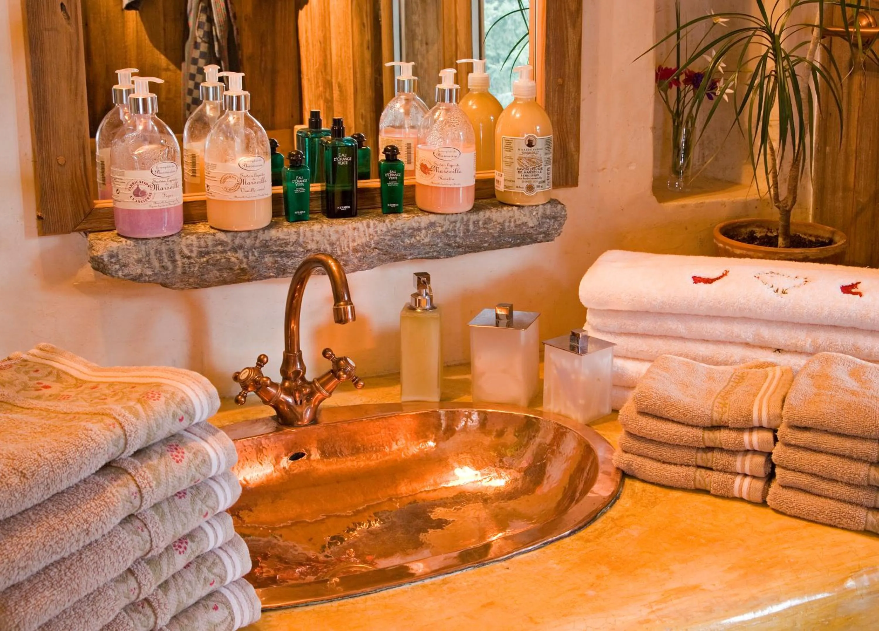Steam room in Hôtel Les Chalets de Philippe avec Jacuzzis Privatifs