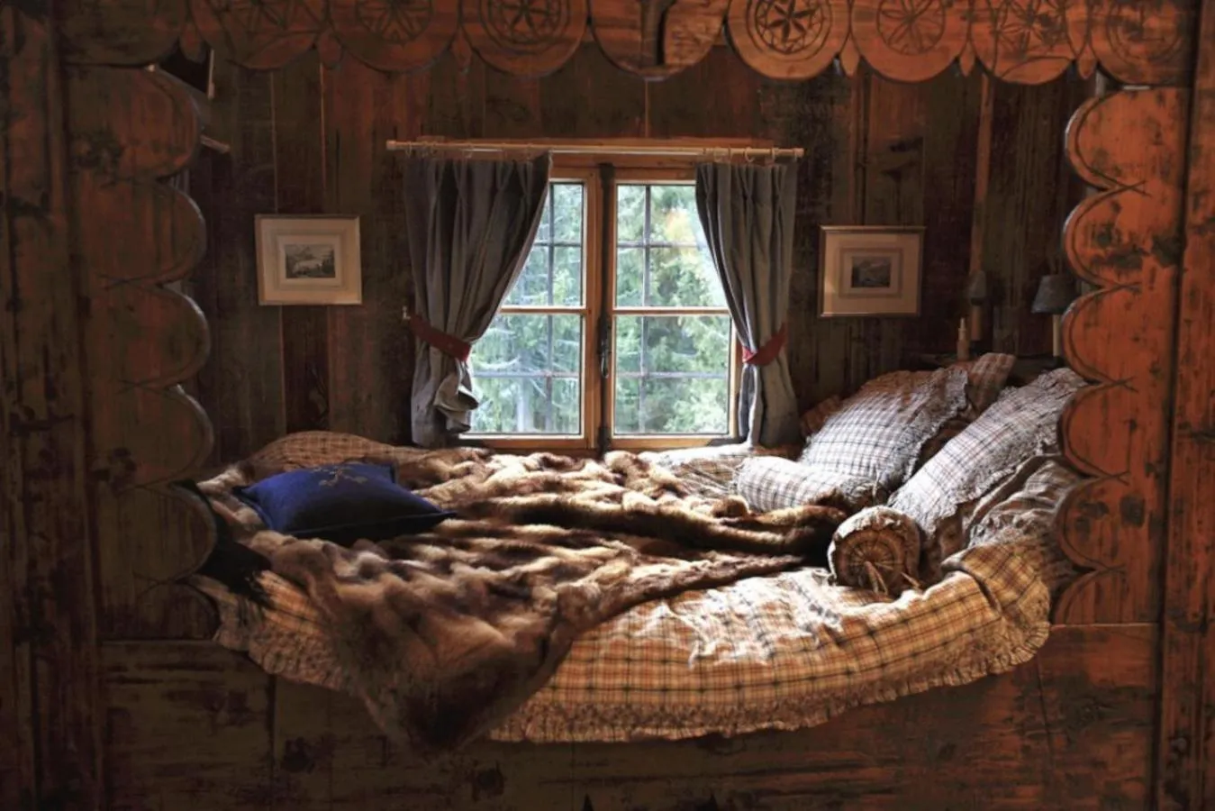 Bedroom, Bed in Hôtel Les Chalets de Philippe avec Jacuzzis Privatifs