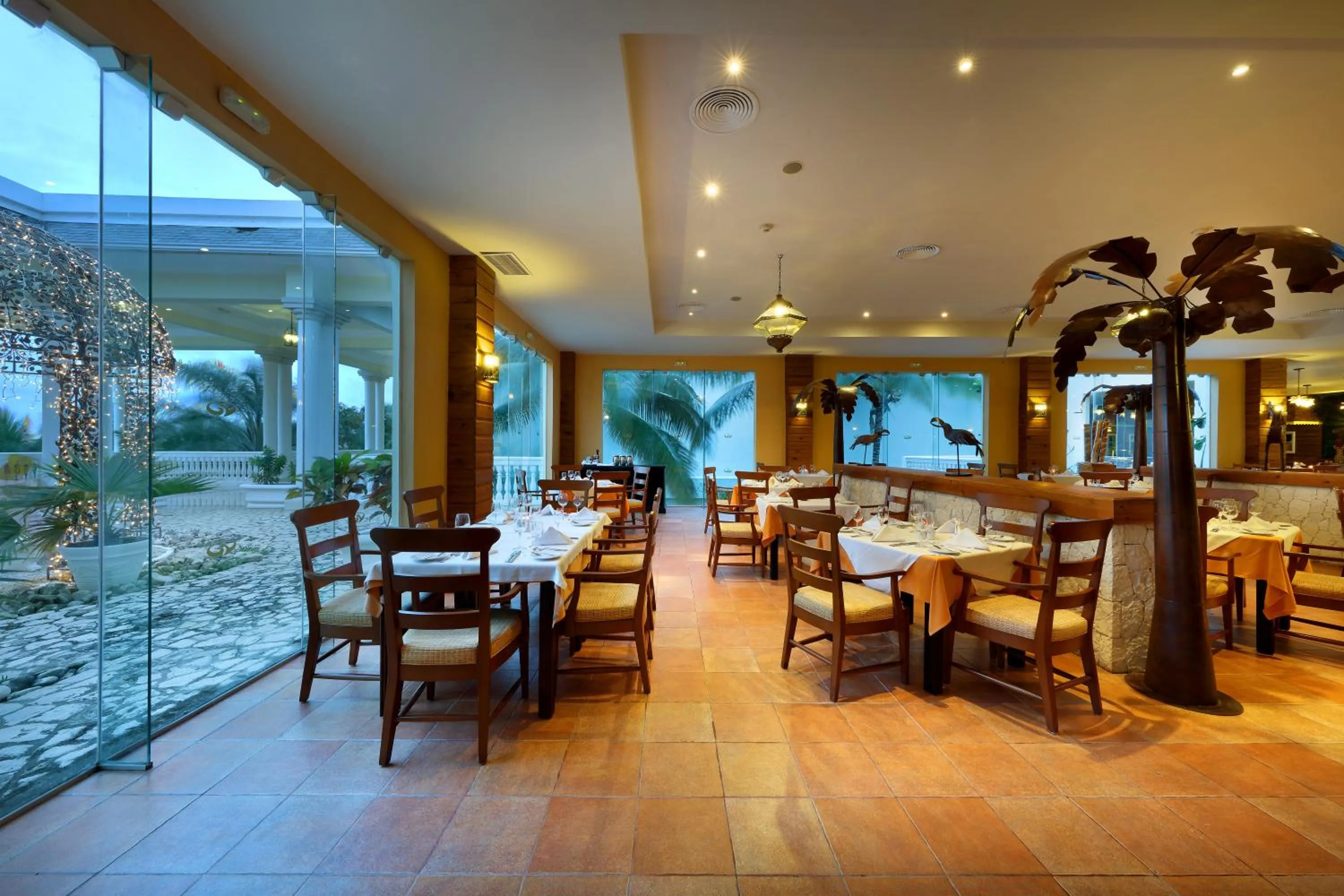 Restaurant/places to eat in The Signature Level at Grand Palladium Lady Hamilton Resort & Spa- All Inclusive