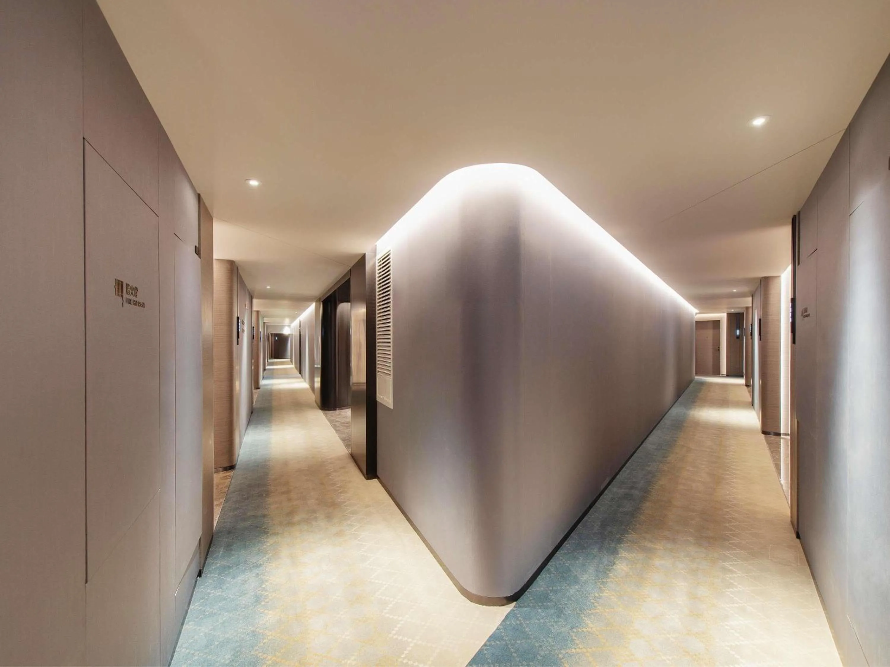 Bedroom in Novotel Kunming City Center