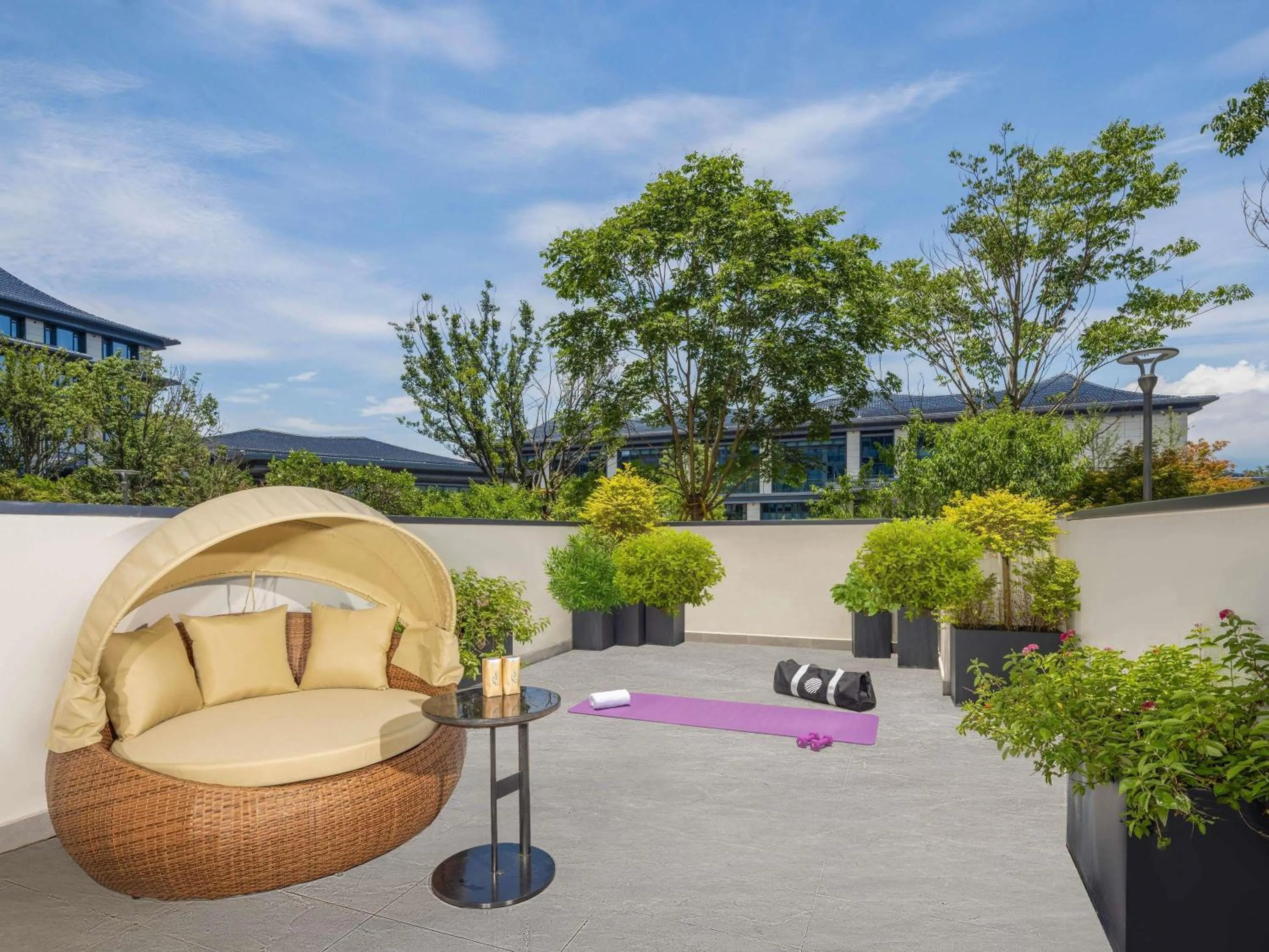 Courtyard King Bed Room in Pullman Taizhou Shenxianju