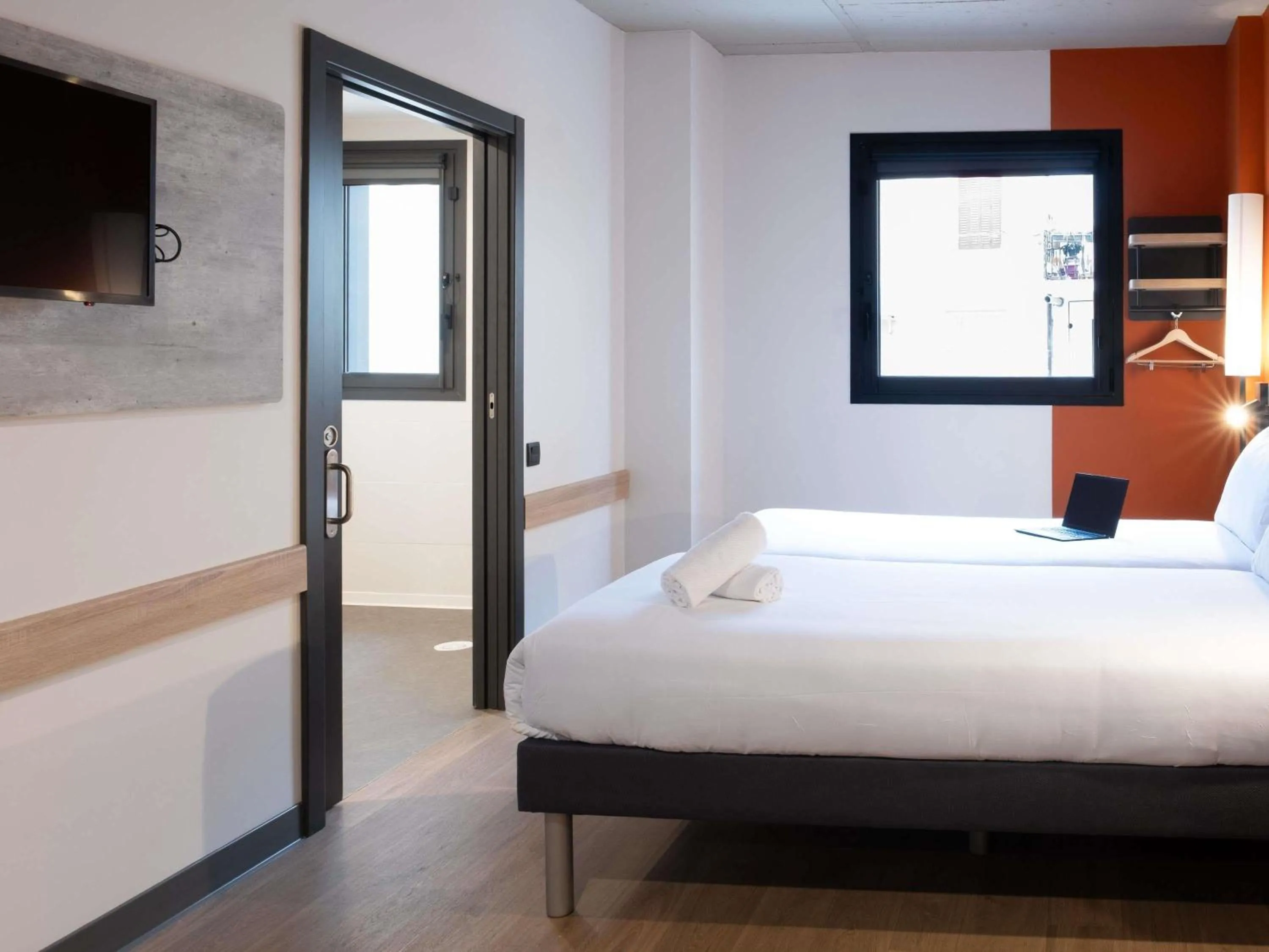 Bedroom, Bed in ibis budget Logroño Centro