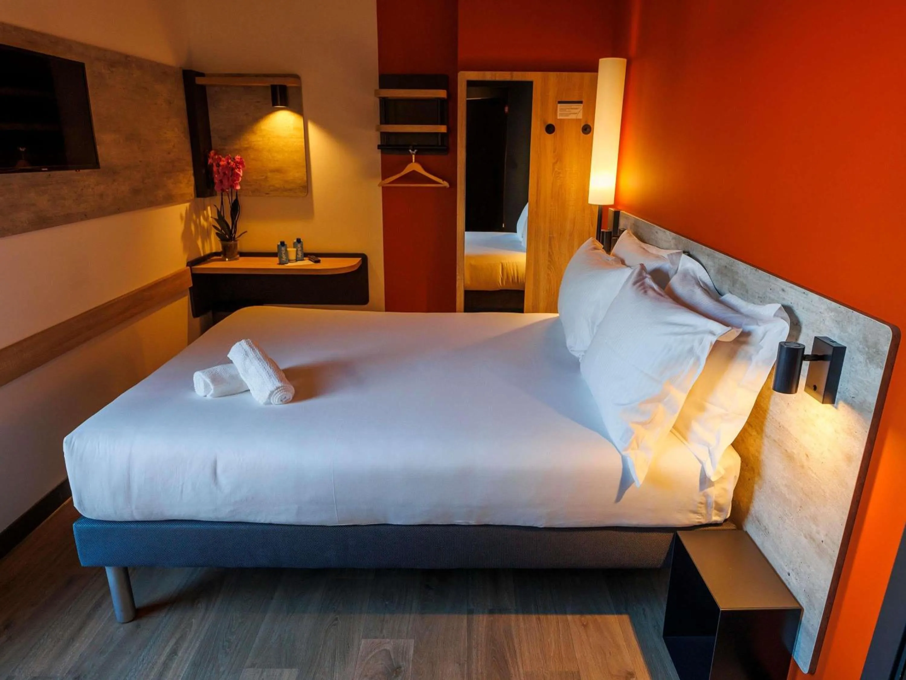 Bedroom, Bed in ibis budget Logroño Centro