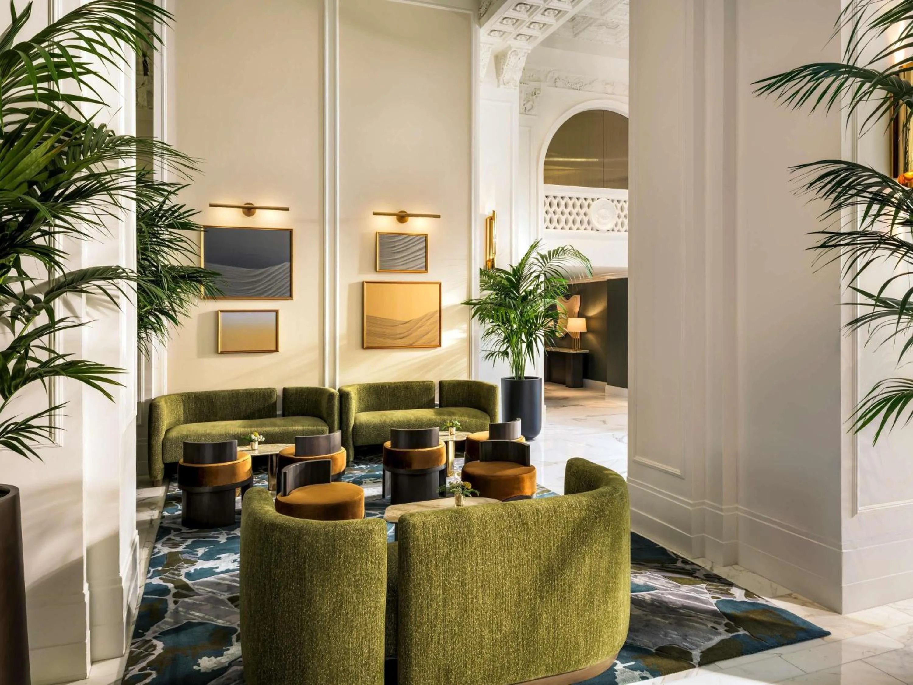 Lounge or bar in Fairmont Breakers Long Beach